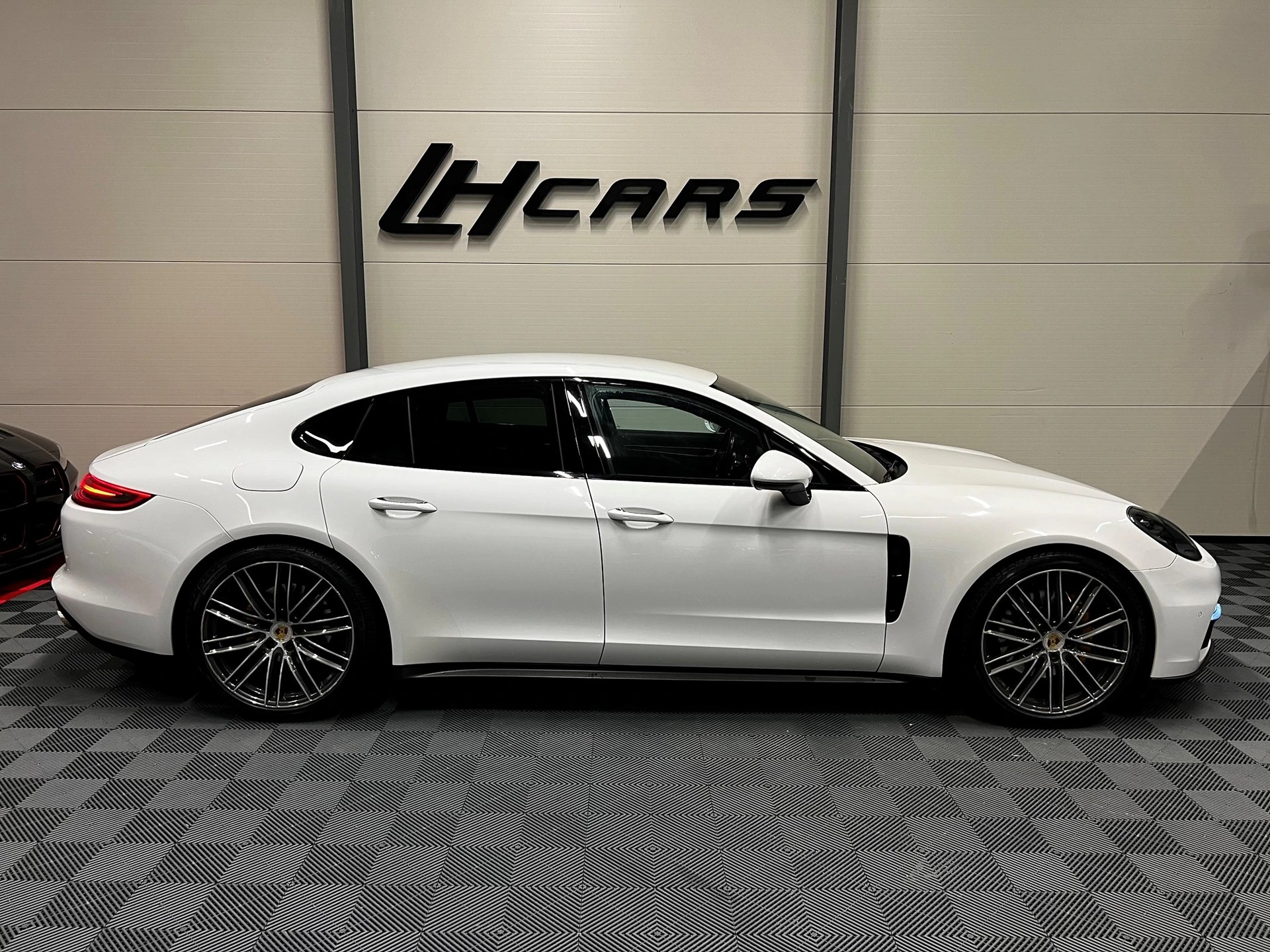 PORSCHE Panamera 4.0 V8 4S Diesel-image-4