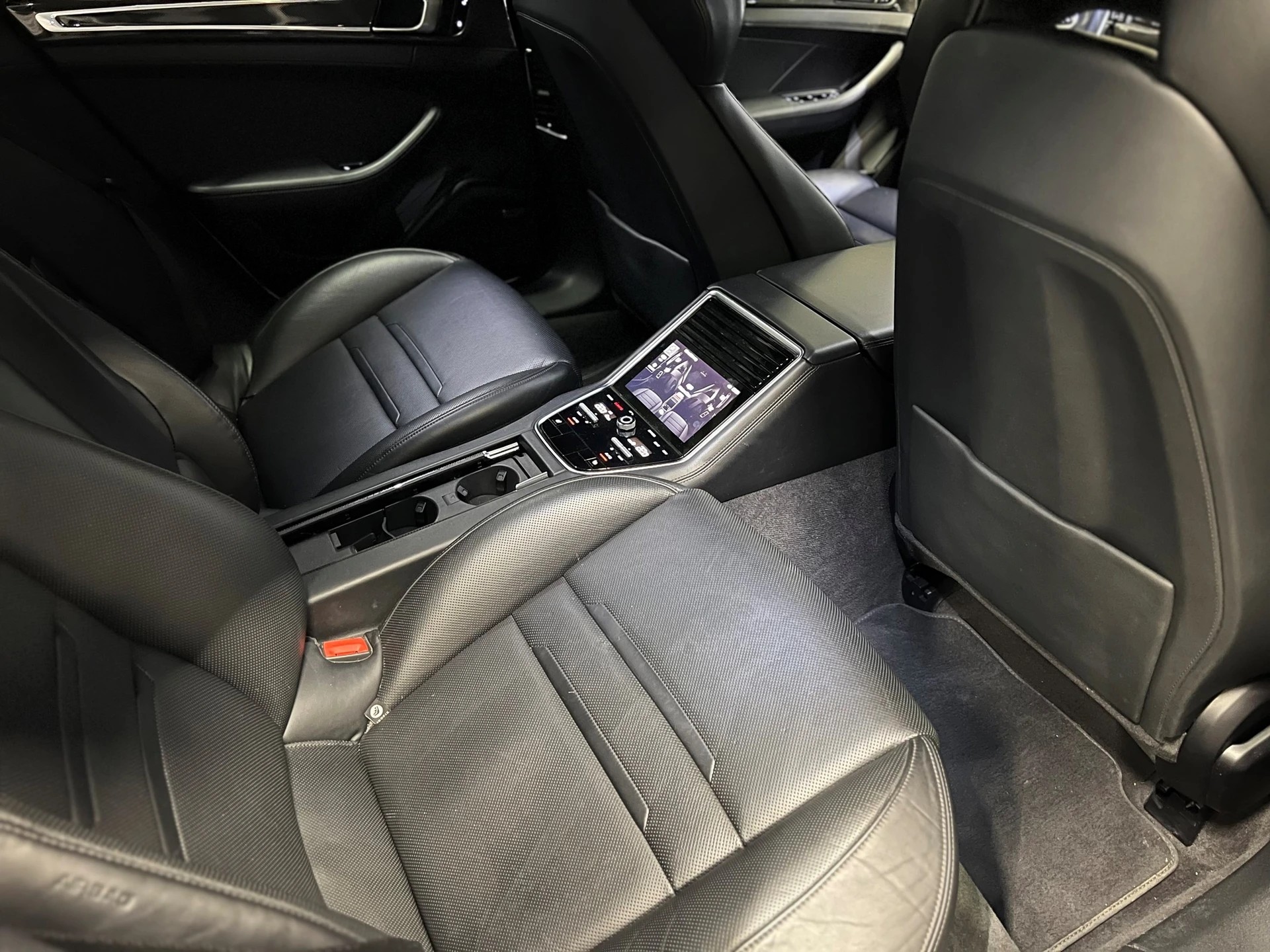 PORSCHE Panamera 4.0 V8 4S Diesel-image-10