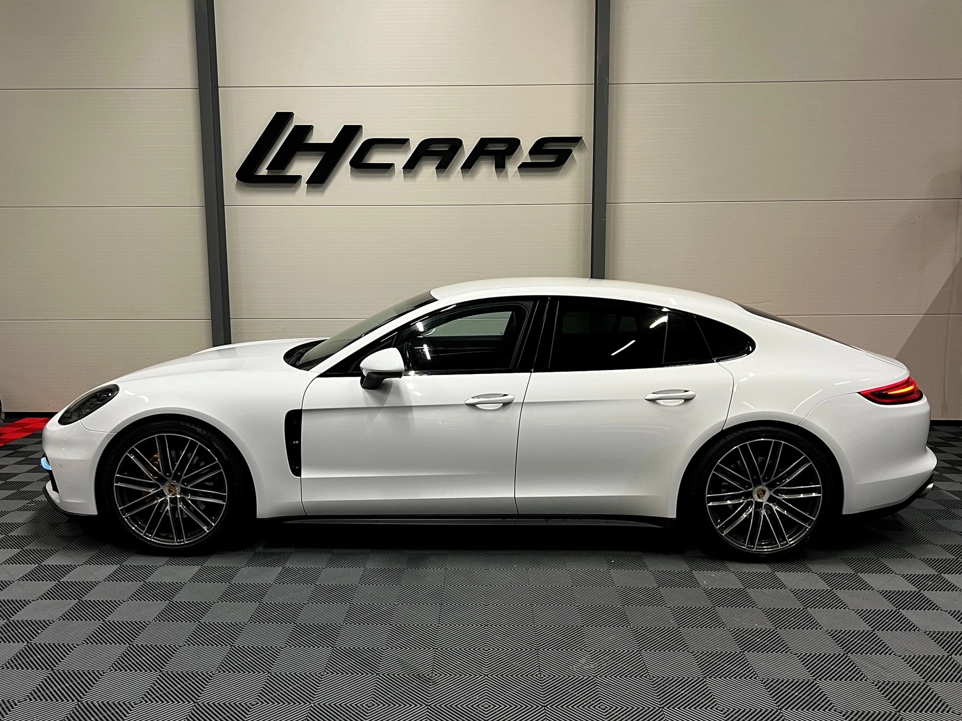PORSCHE Panamera 4.0 V8 4S Diesel-image-1