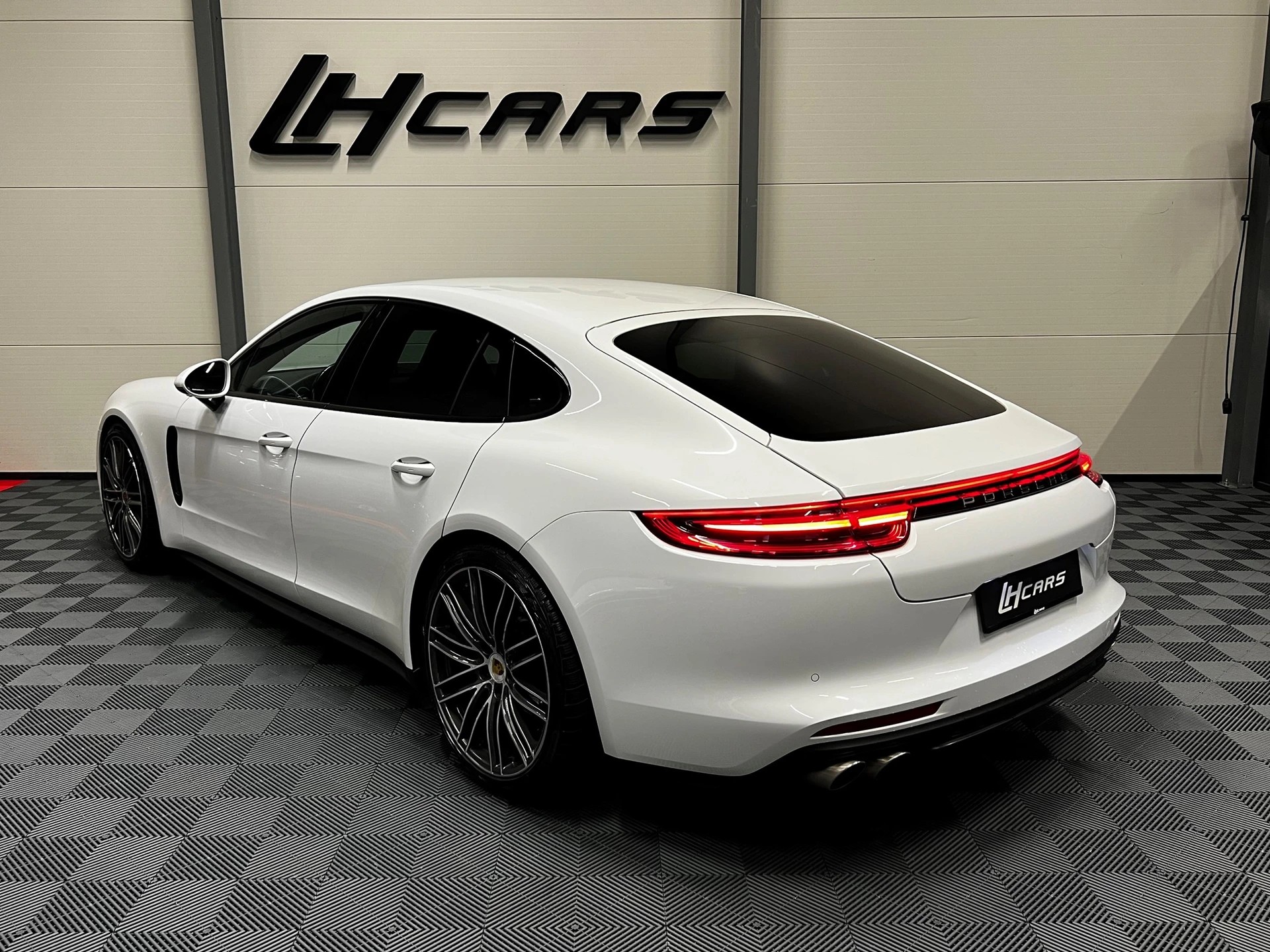 PORSCHE Panamera 4.0 V8 4S Diesel-image-2