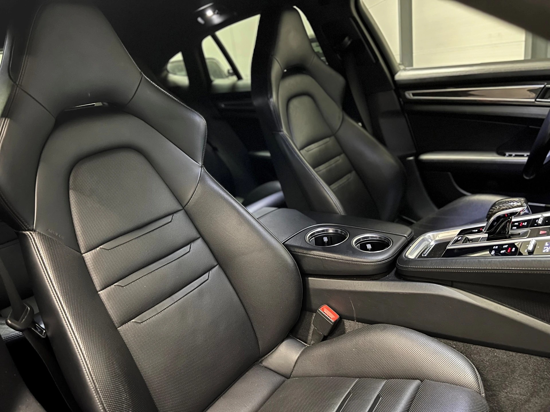PORSCHE Panamera 4.0 V8 4S Diesel-image-11