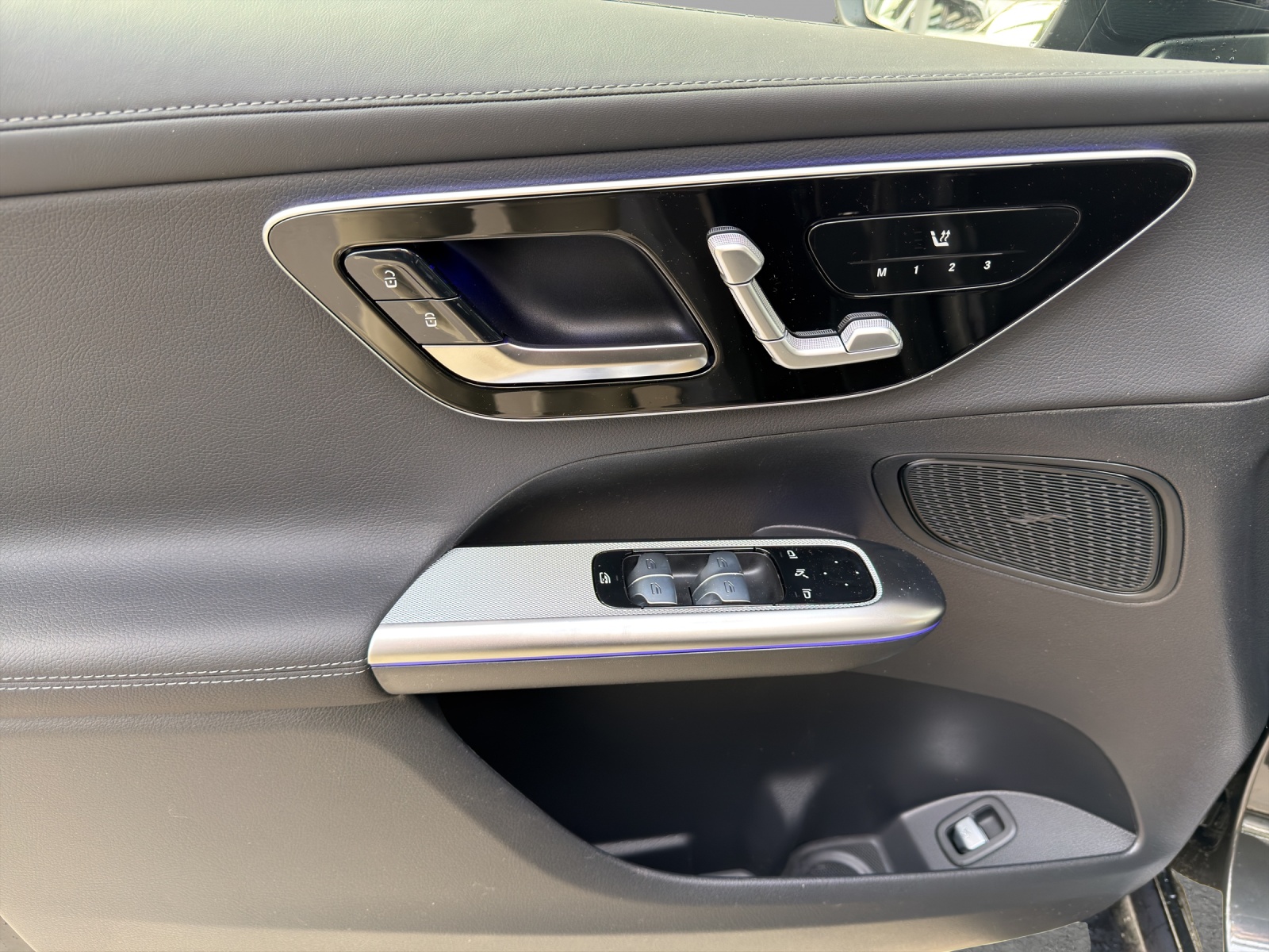 MERCEDES-BENZ GLC 300 de 4Matic EQ Star 9G-Tronic-image-11