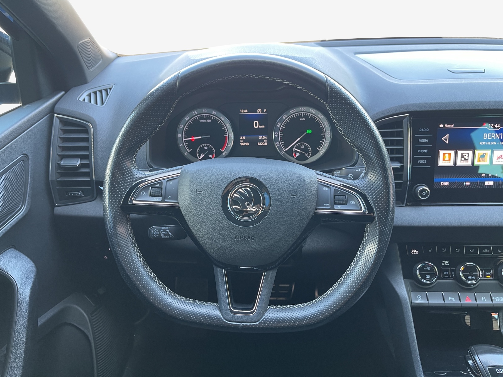 SKODA Karoq 2.0 TDI SCR SportLine 4x4 DSG-image-9