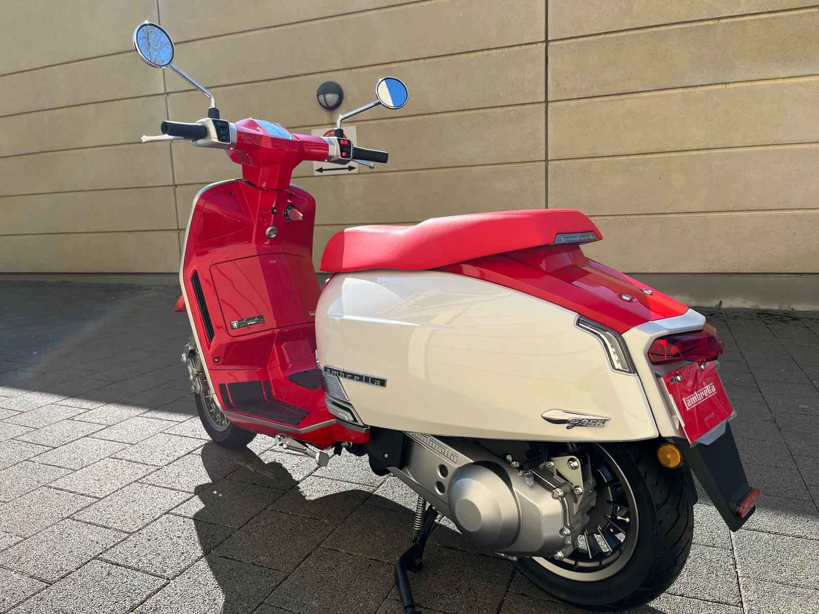 PIAGGIO Vespa GTS 300 Super Tech ABS-image-5