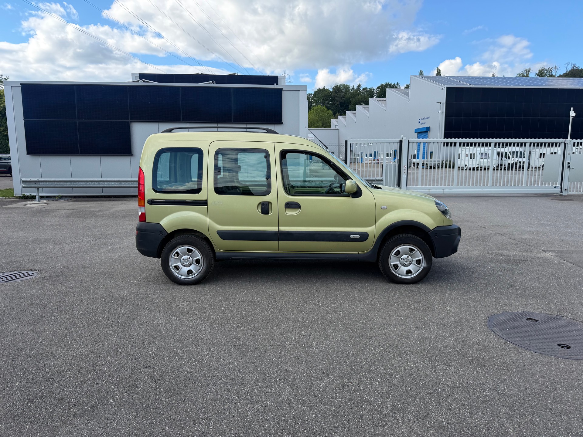 RENAULT Kangoo 1.6 16V Privilège Suisse 4x4-image-3