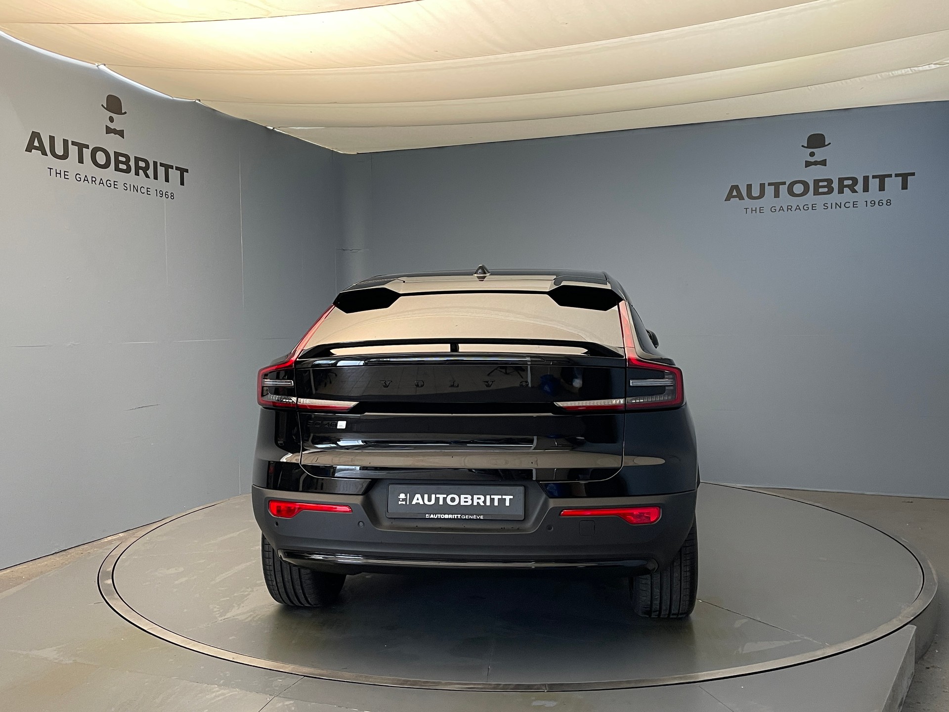VOLVO EC40 Twin Performance Black Edition AWD-showroom-element-2