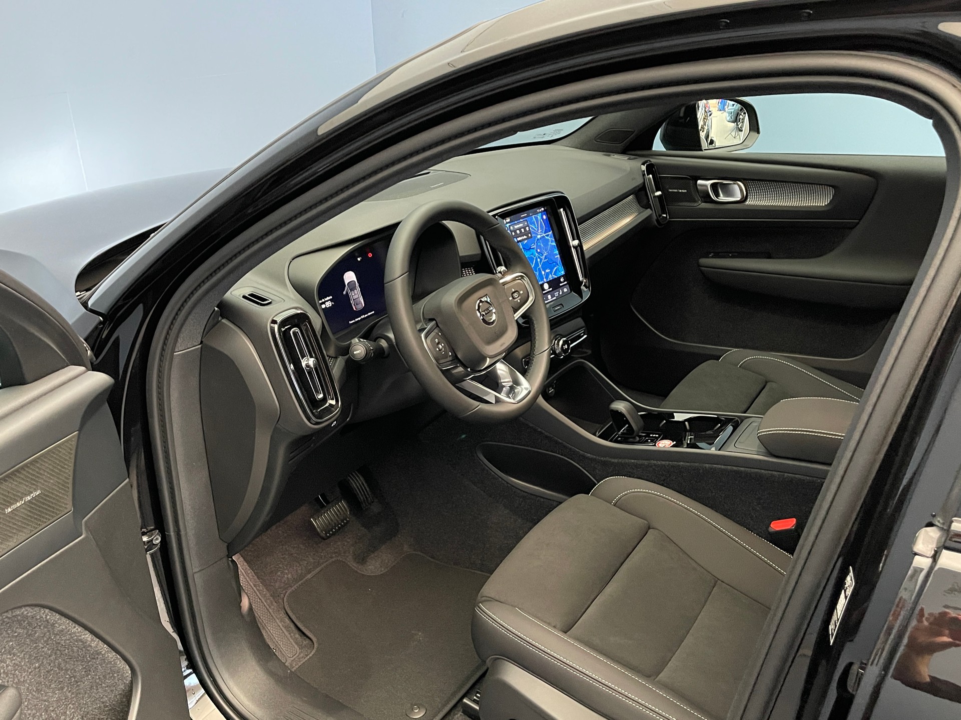 VOLVO EC40 Twin Performance Black Edition AWD-image-11