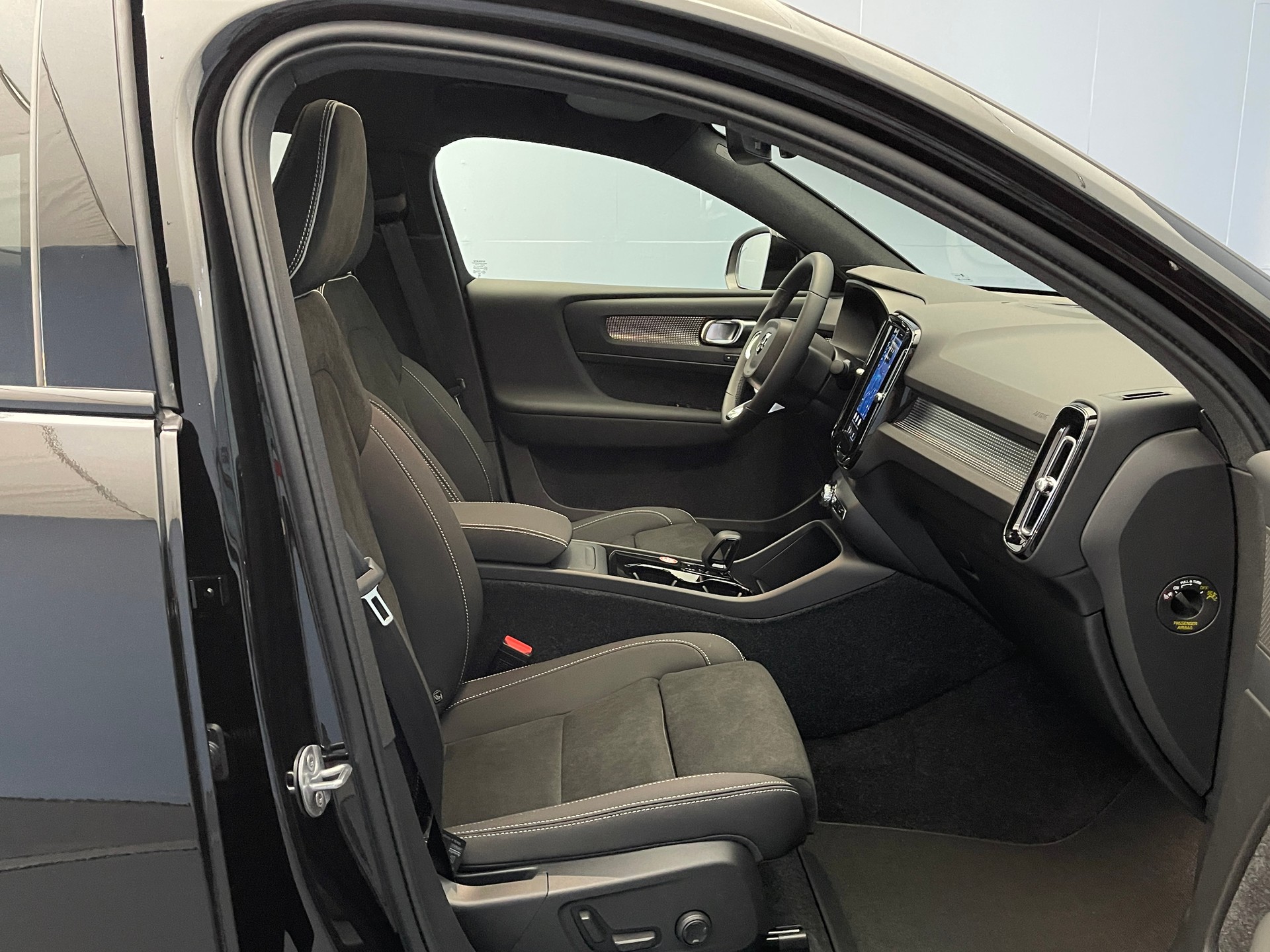 VOLVO EC40 Twin Performance Black Edition AWD-image-6