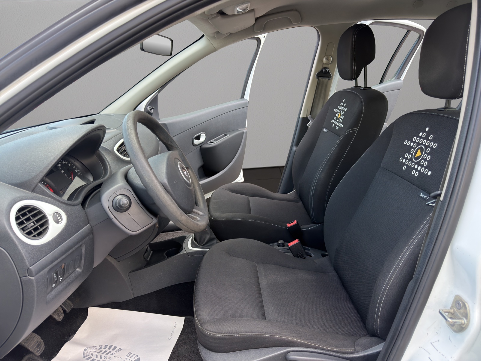 RENAULT Clio 1.2 16V Expression-image-8