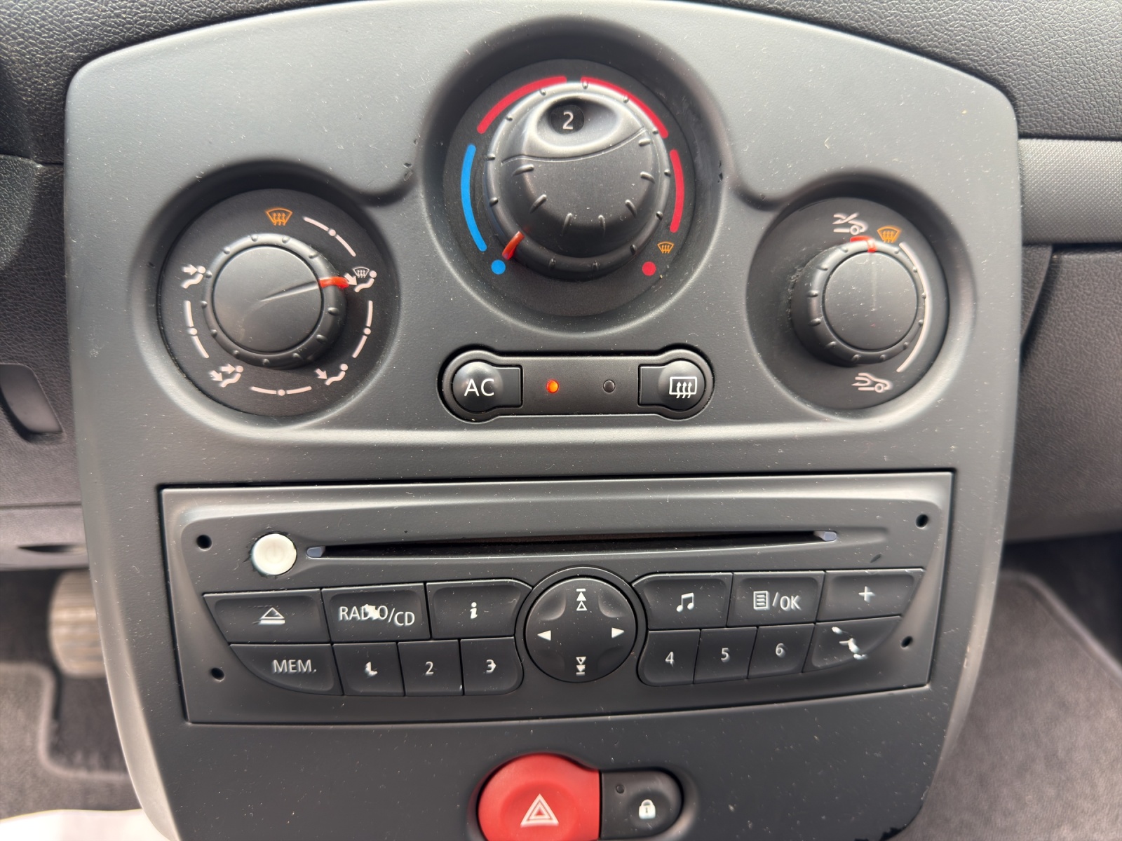 RENAULT Clio 1.2 16V Expression-image-14