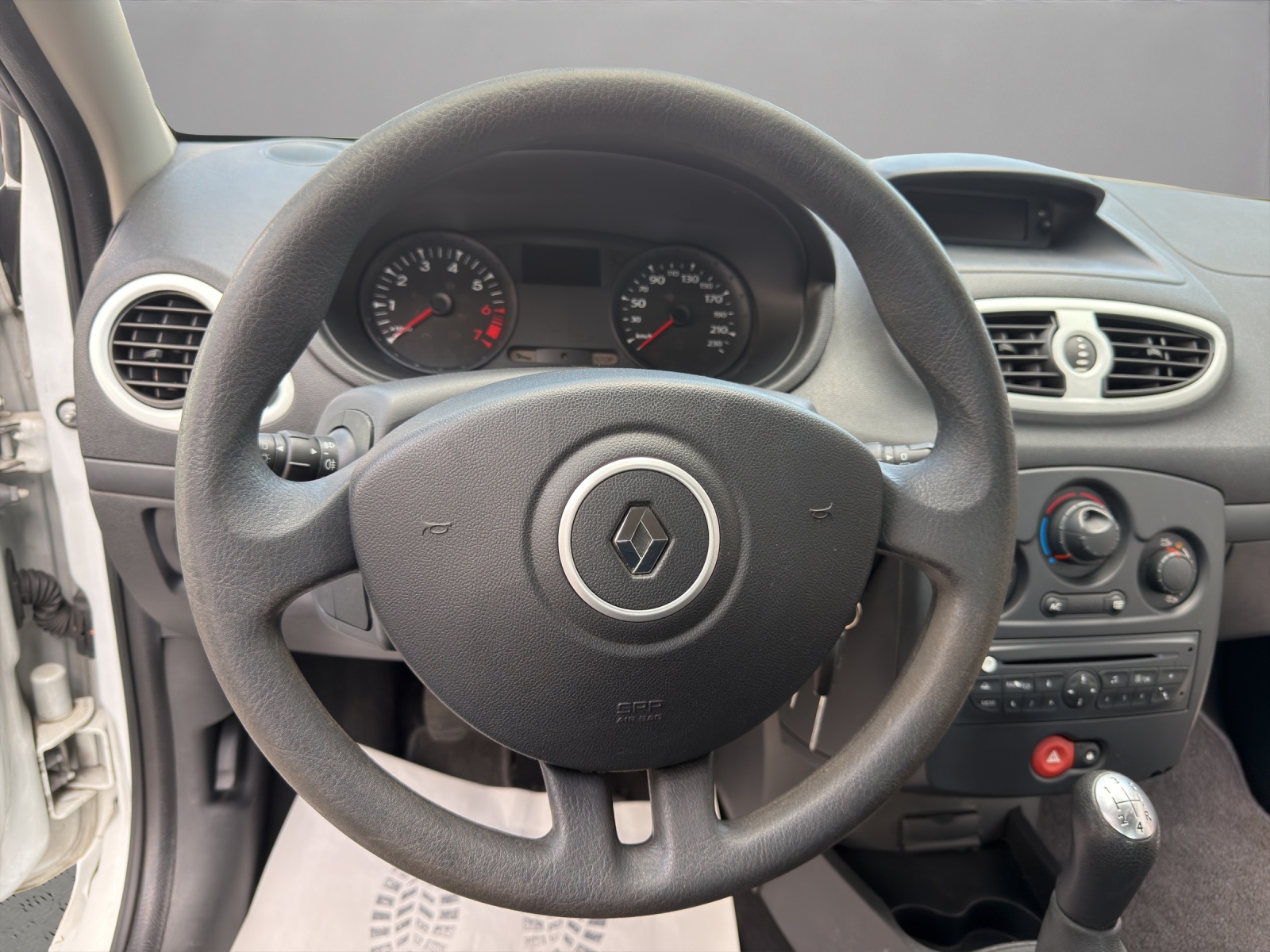 RENAULT Clio 1.2 16V Expression-image-9