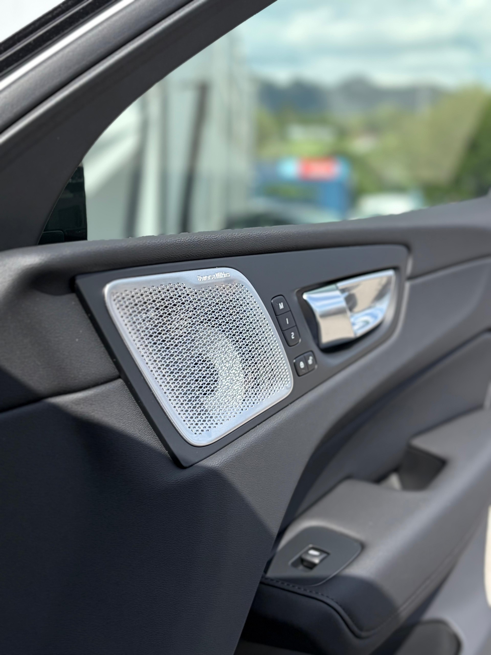 VOLVO XC60 2.0 T8 TE Black Edition eAWD-image-10