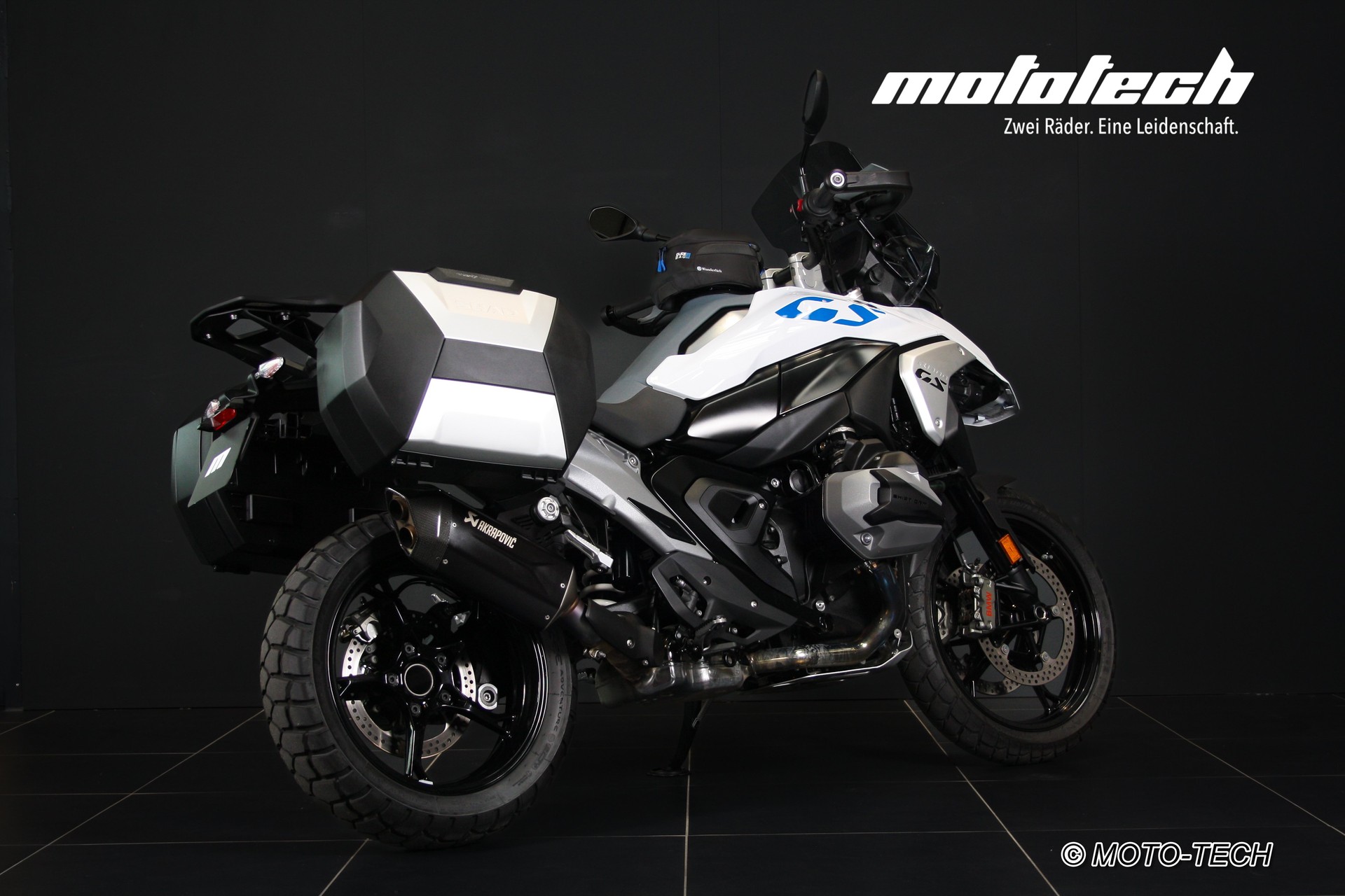 BMW R 1300 GS AKRAPOVIC-showroom-element-2
