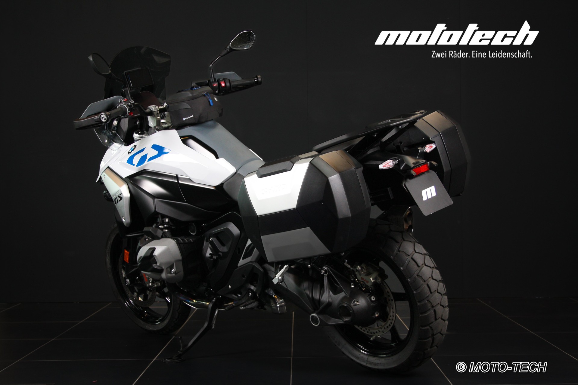 BMW R 1300 GS AKRAPOVIC-showroom-element-3
