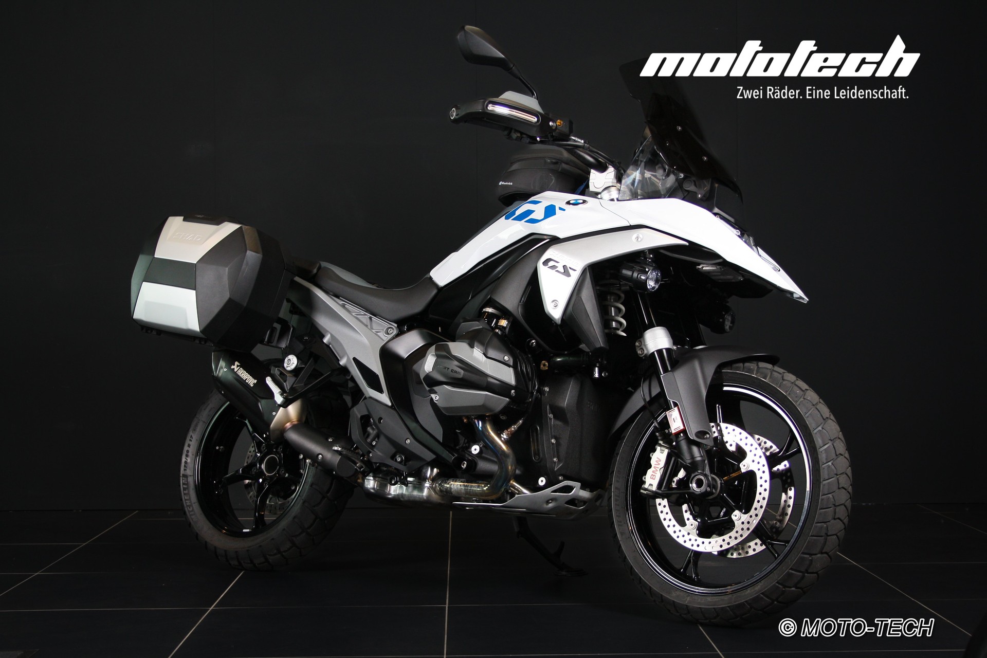 BMW R 1300 GS AKRAPOVIC