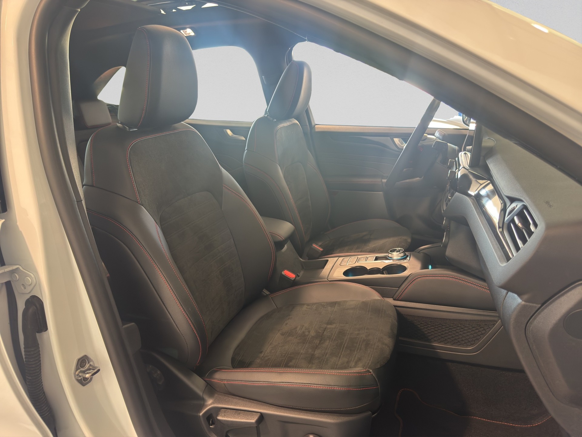 FORD Kuga 2.5 PHEV ST-Line X 2WD-image-15