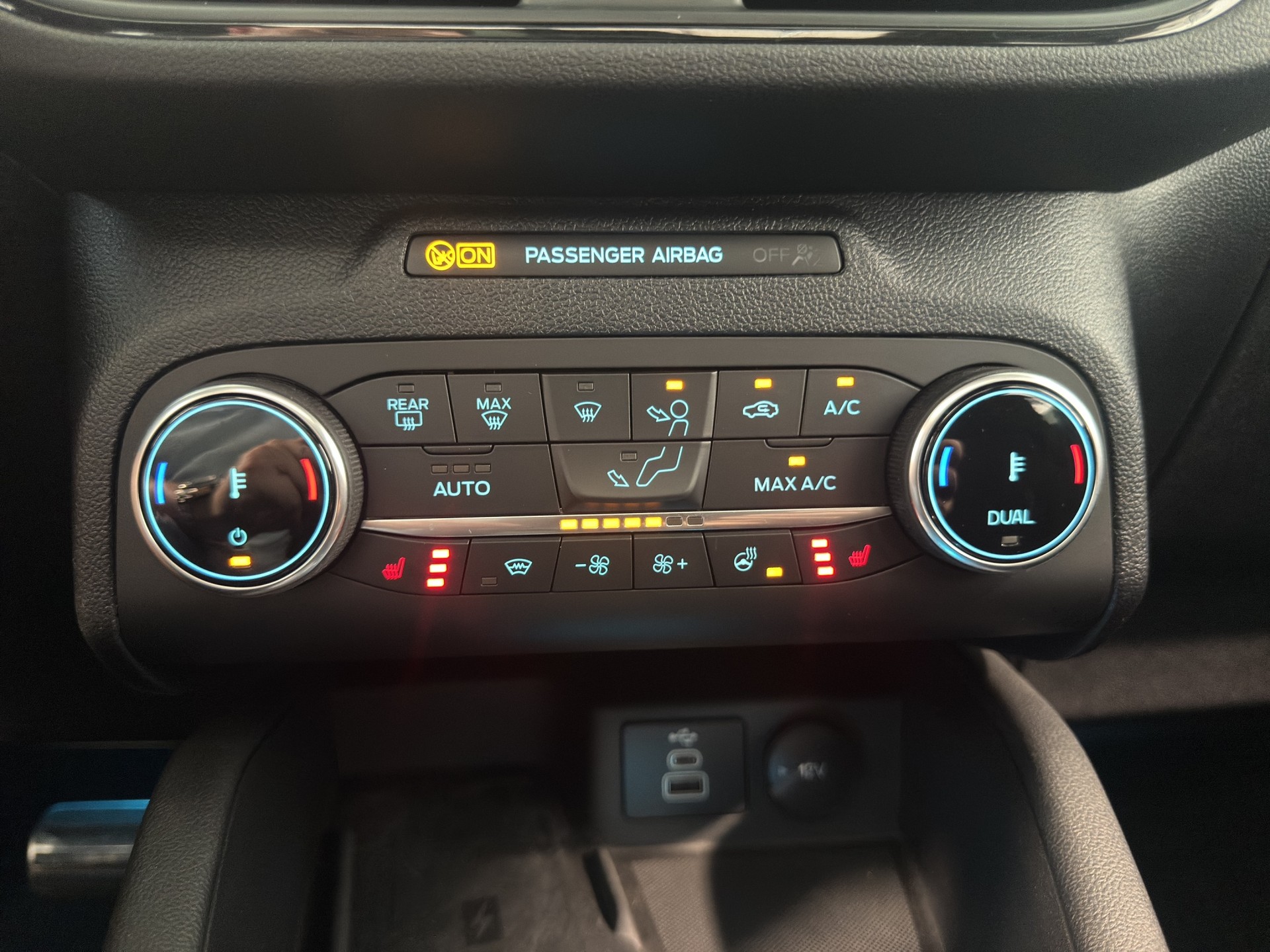 FORD Kuga 2.5 PHEV ST-Line X 2WD-image-24