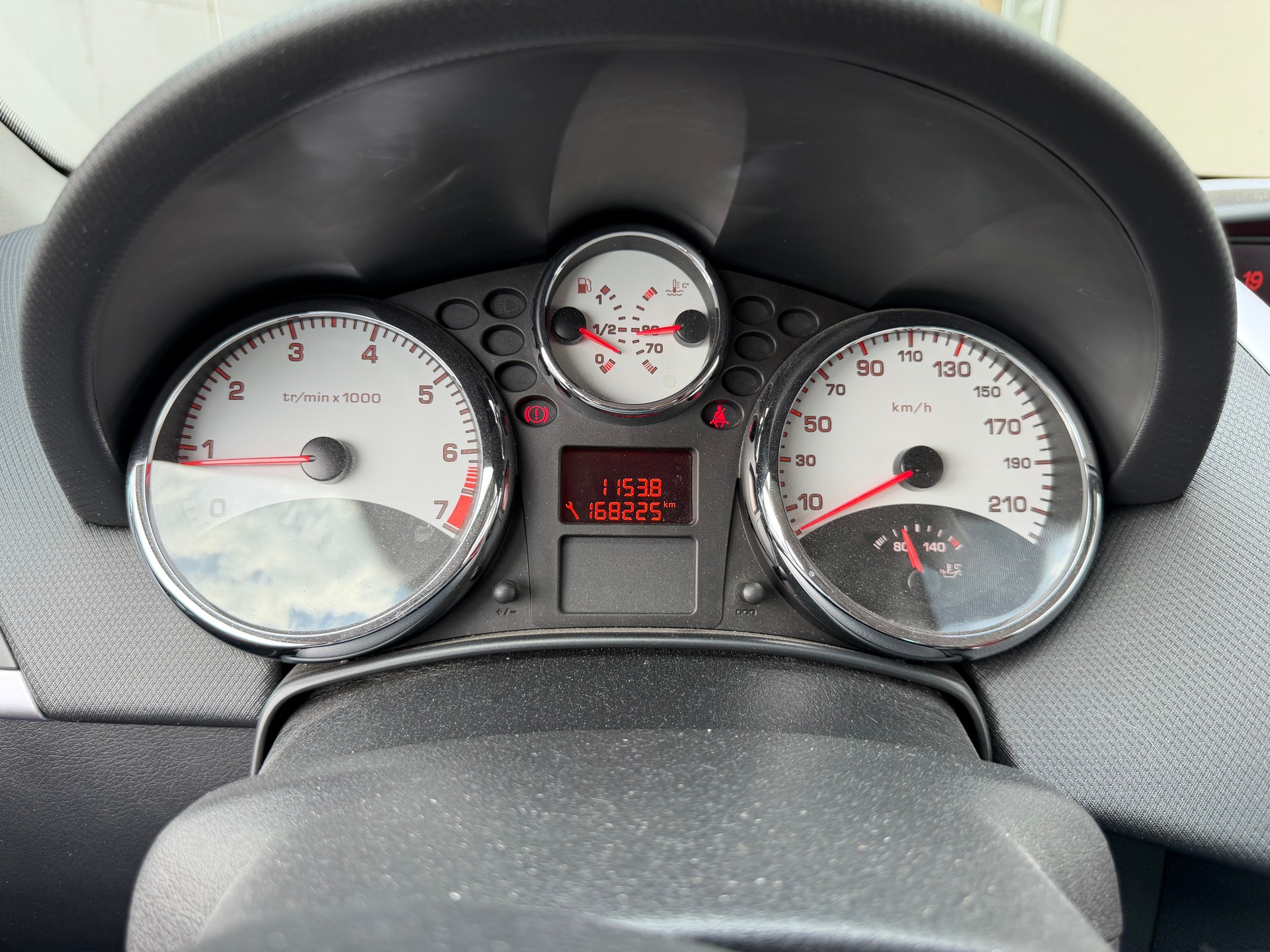 PEUGEOT 207 CC 1.6 16V Platinium Edition-image-8