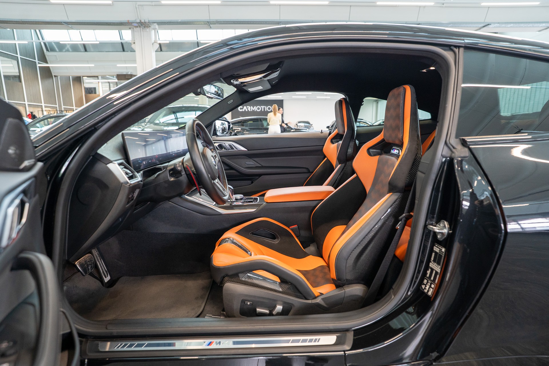 BMW M4 Competition xDrive Coupé / M Carbon Schalensitze / Keramik Bremsanlage / Head-Up Display-image-8