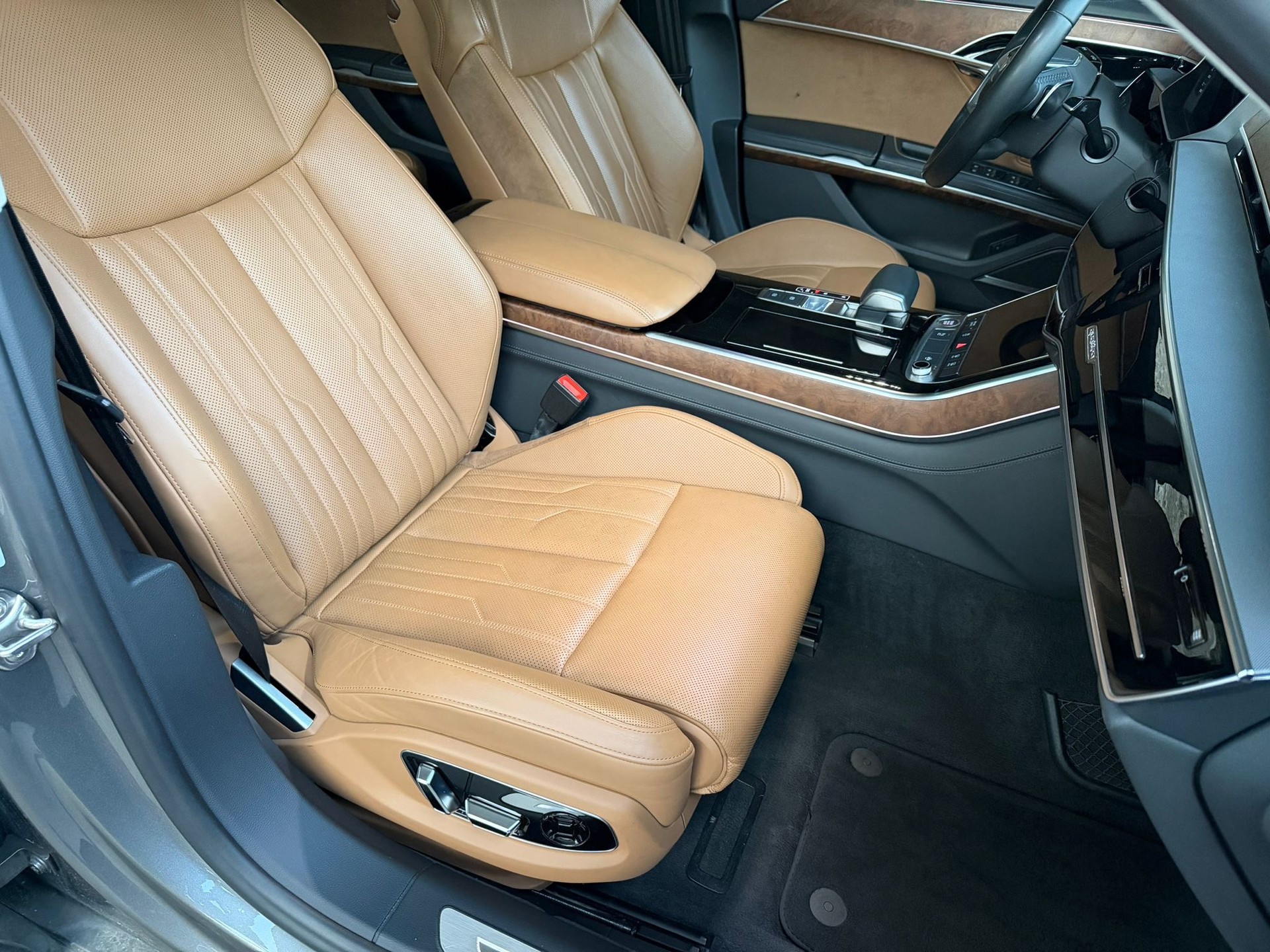 AUDI A8 55 L TFSI quattro tiptronic-image-8