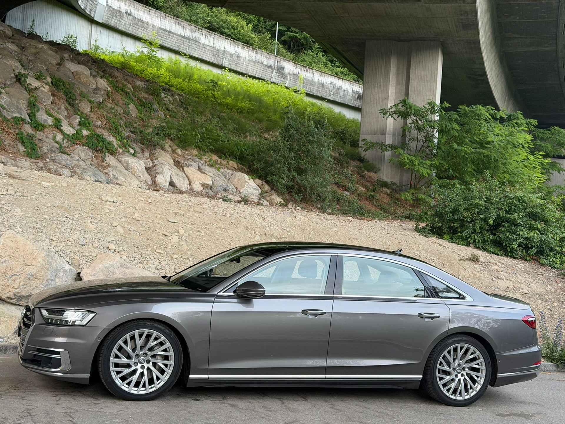 AUDI A8 55 L TFSI quattro tiptronic-image-2