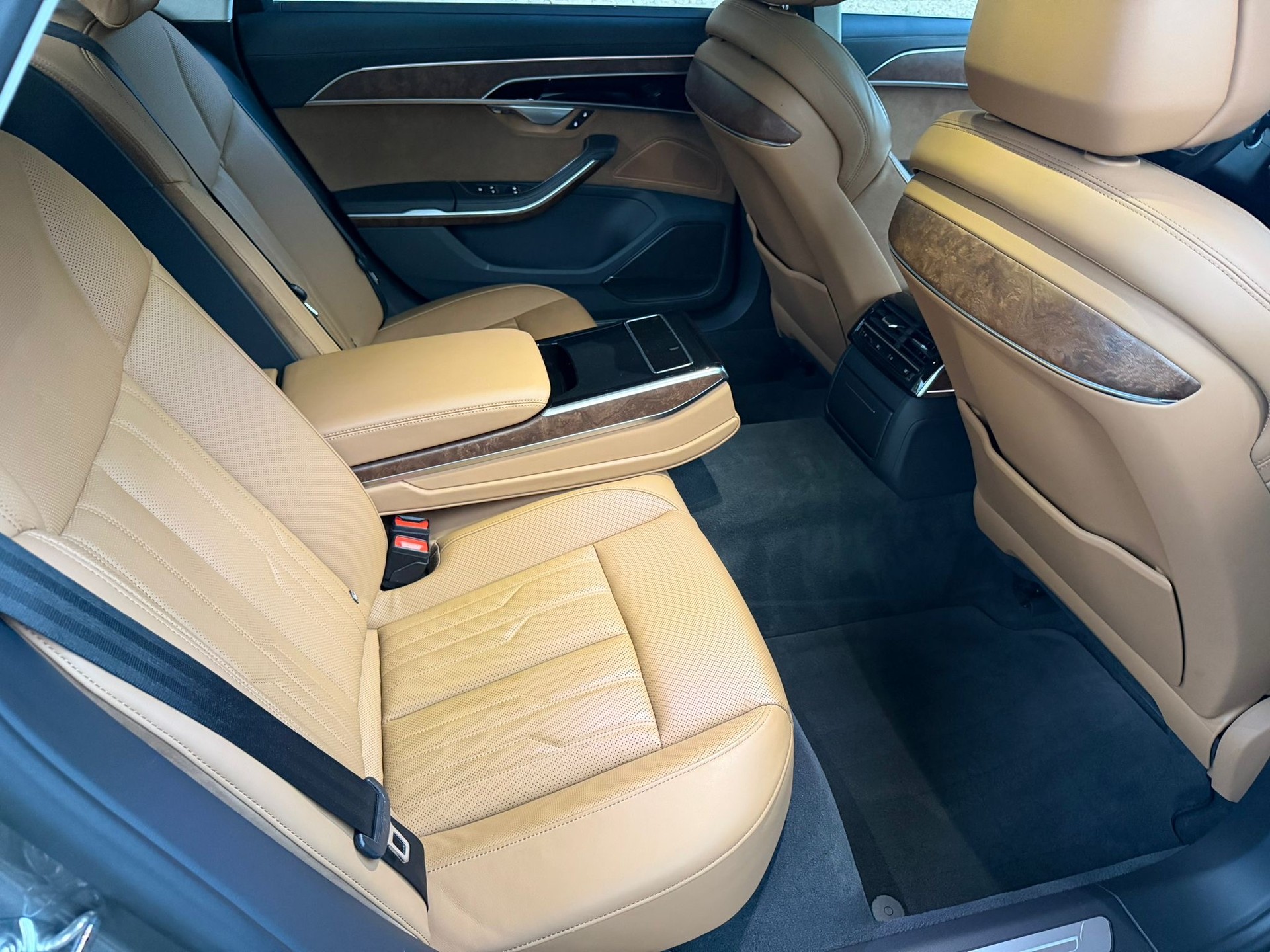 AUDI A8 55 L TFSI quattro tiptronic-image-10
