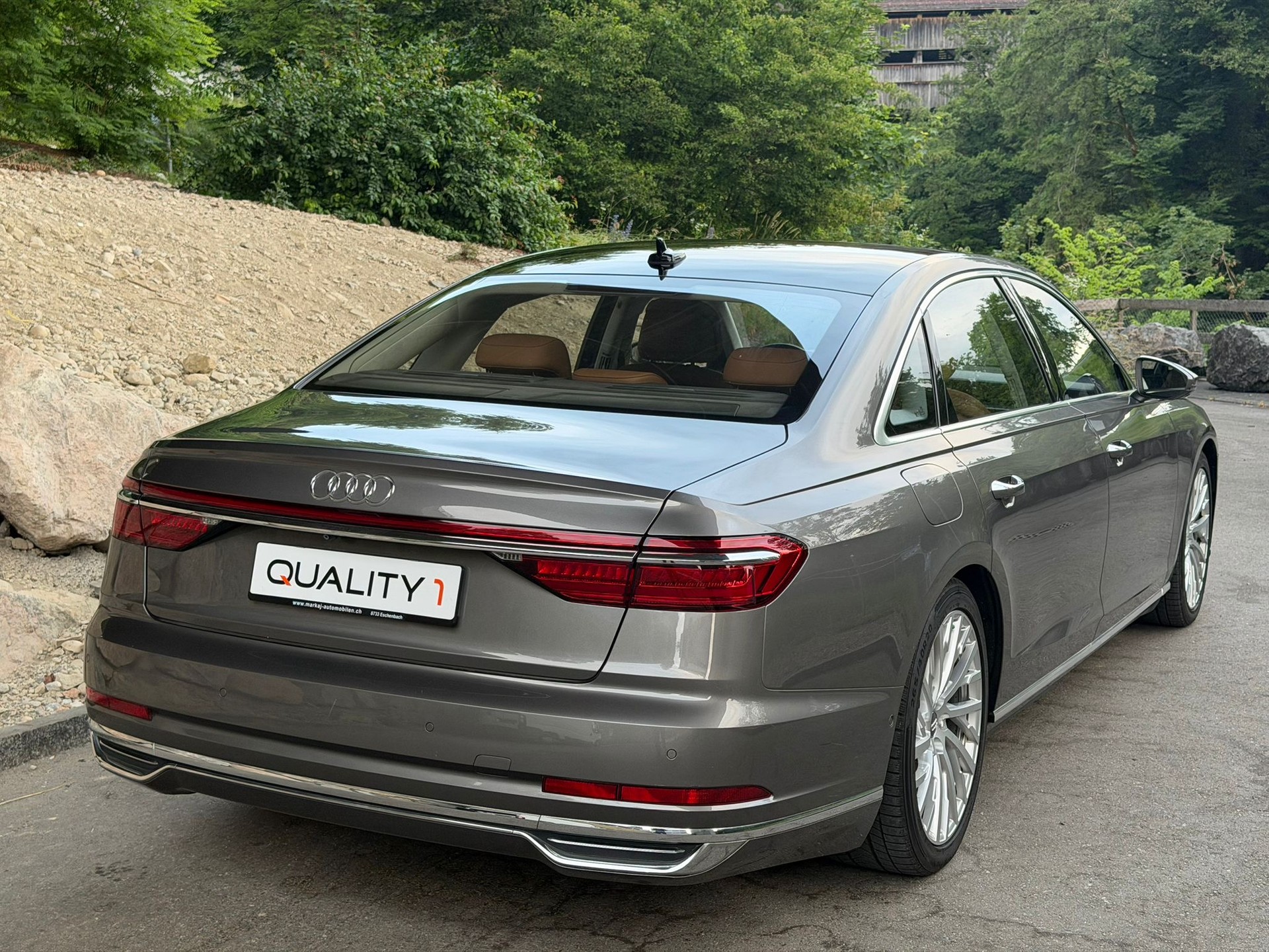 AUDI A8 55 L TFSI quattro tiptronic-image-4