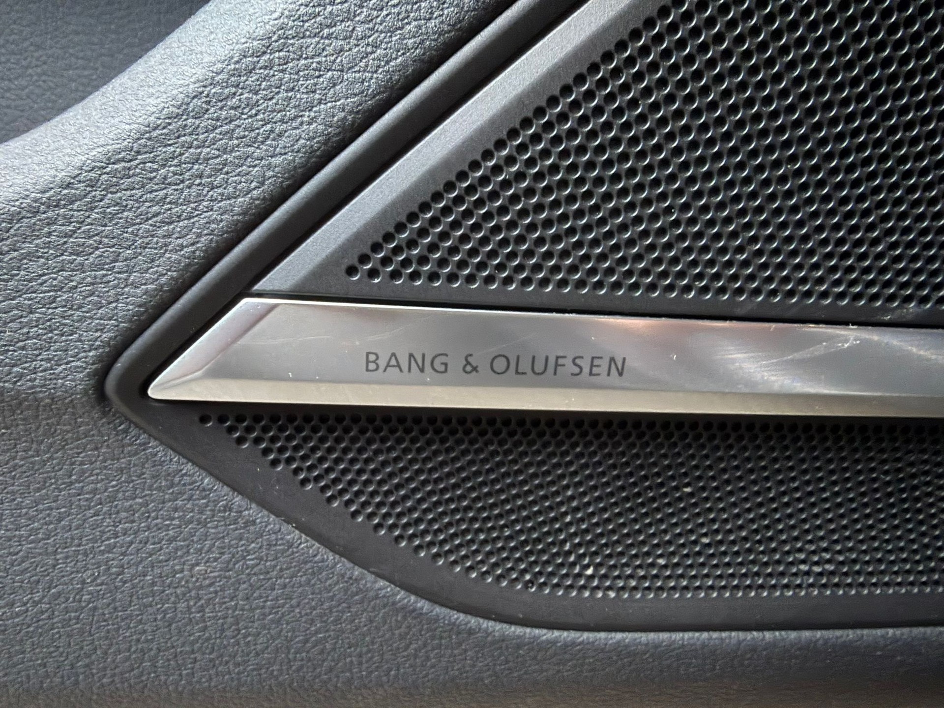 AUDI A8 55 L TFSI quattro tiptronic-image-15