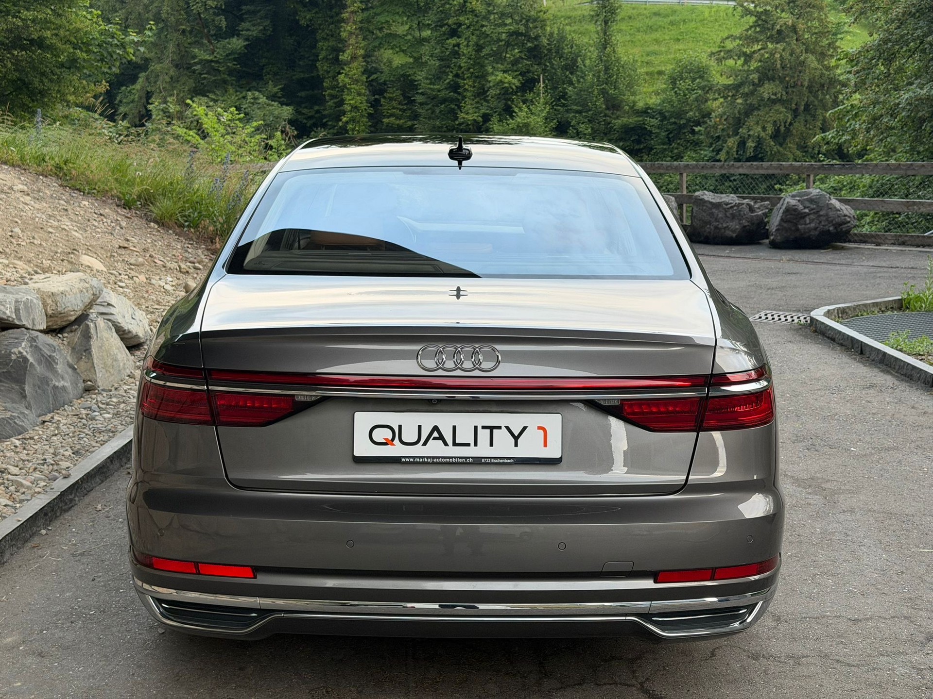 AUDI A8 55 L TFSI quattro tiptronic-image-3