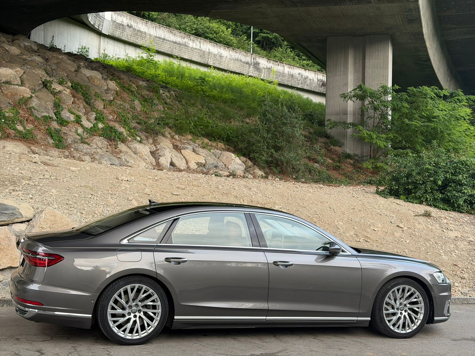 AUDI A8 55 L TFSI quattro tiptronic-image-5