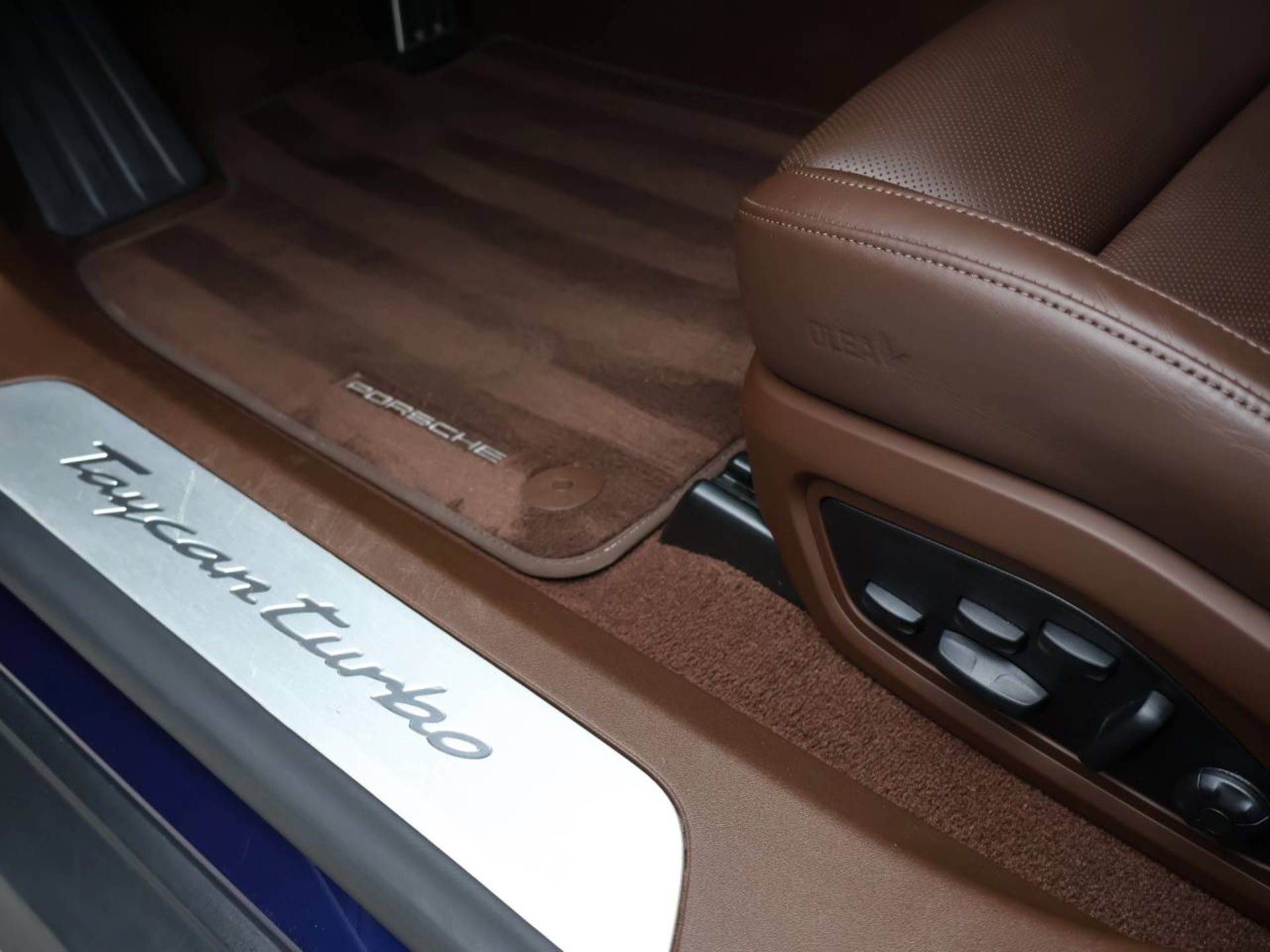 PORSCHE Taycan Turbo Cross Turismo-image-33