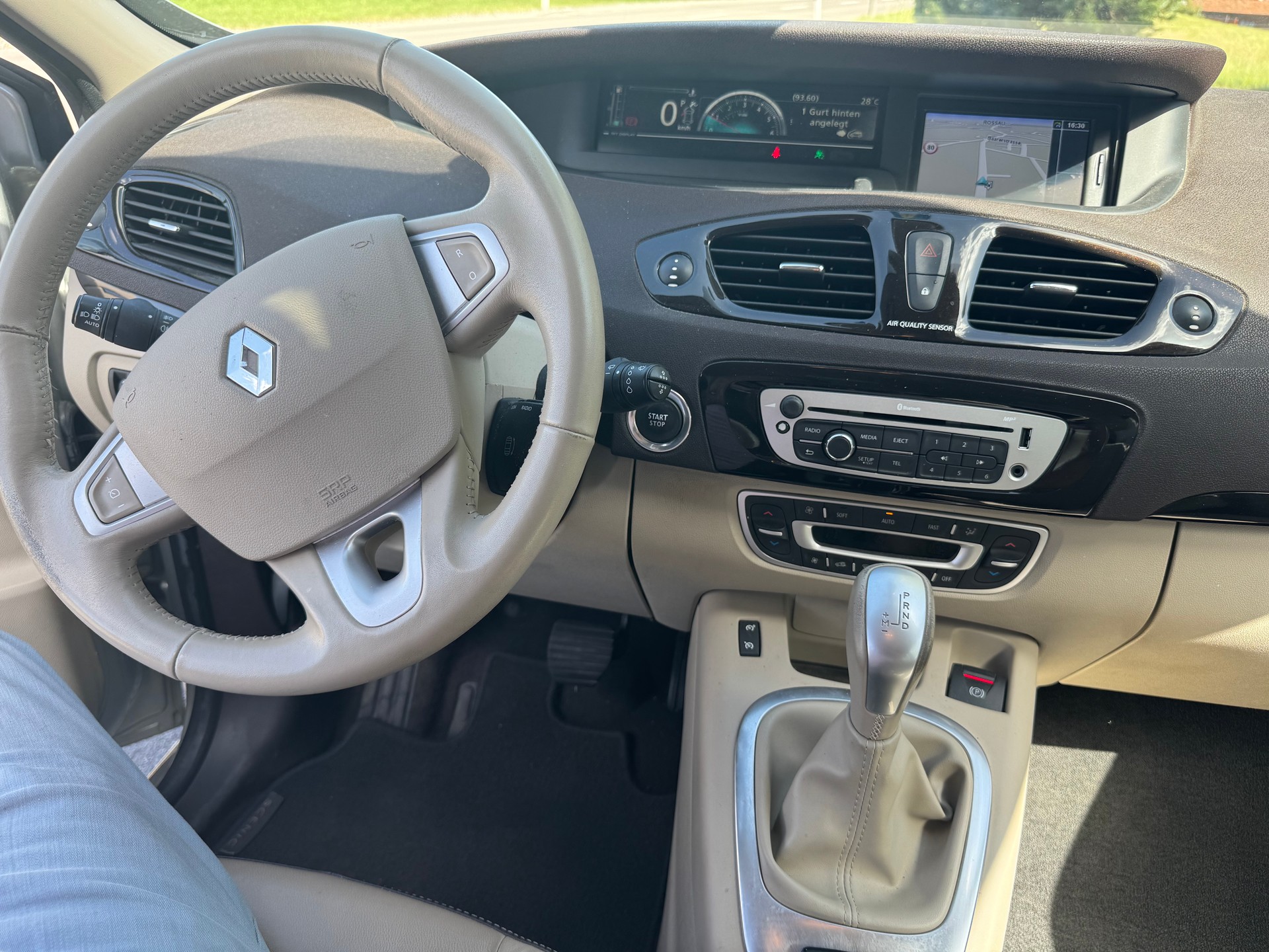 RENAULT Scénic 2.0 dCi Privilège Automatic-image-15