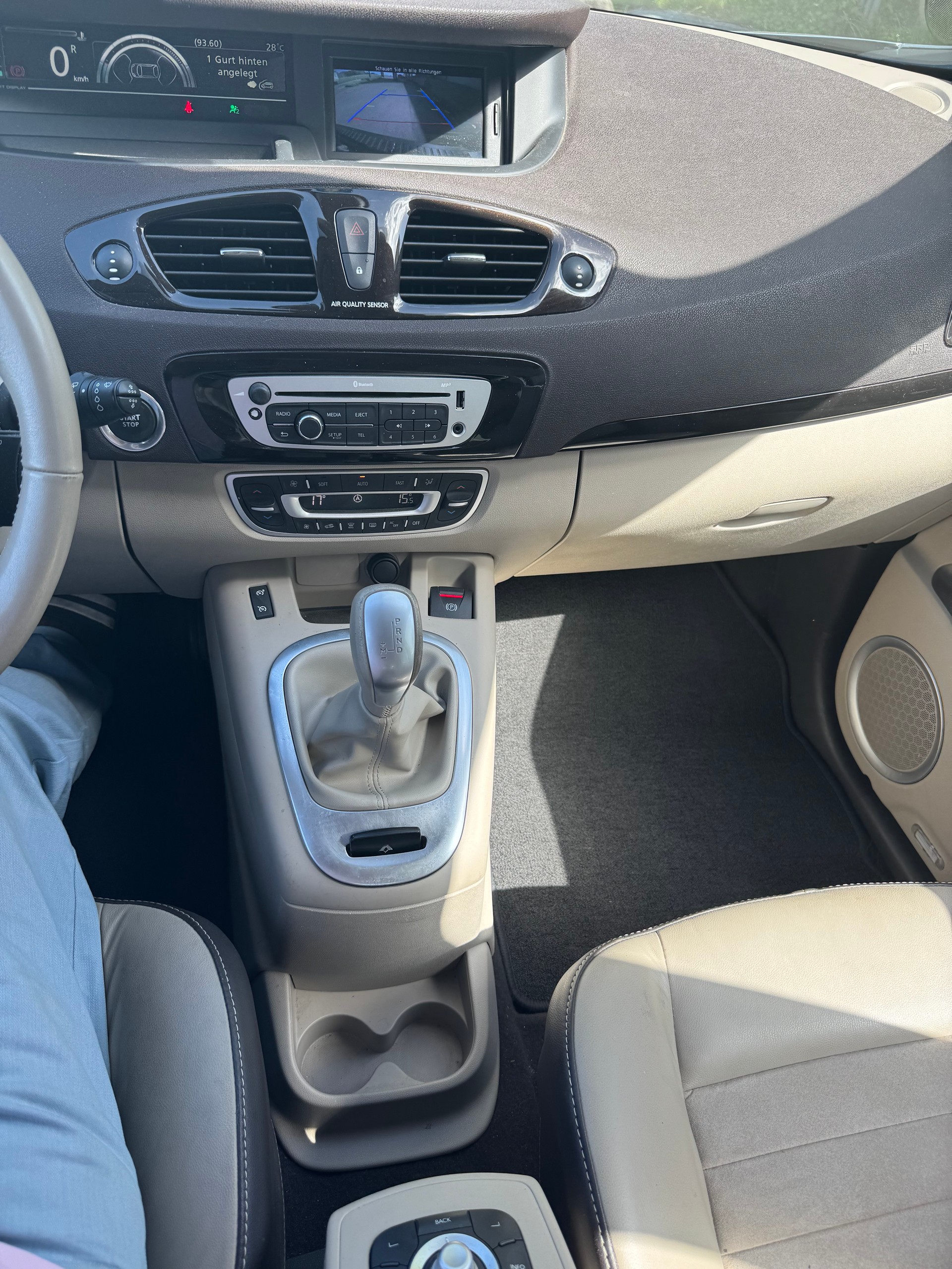 RENAULT Scénic 2.0 dCi Privilège Automatic-image-13