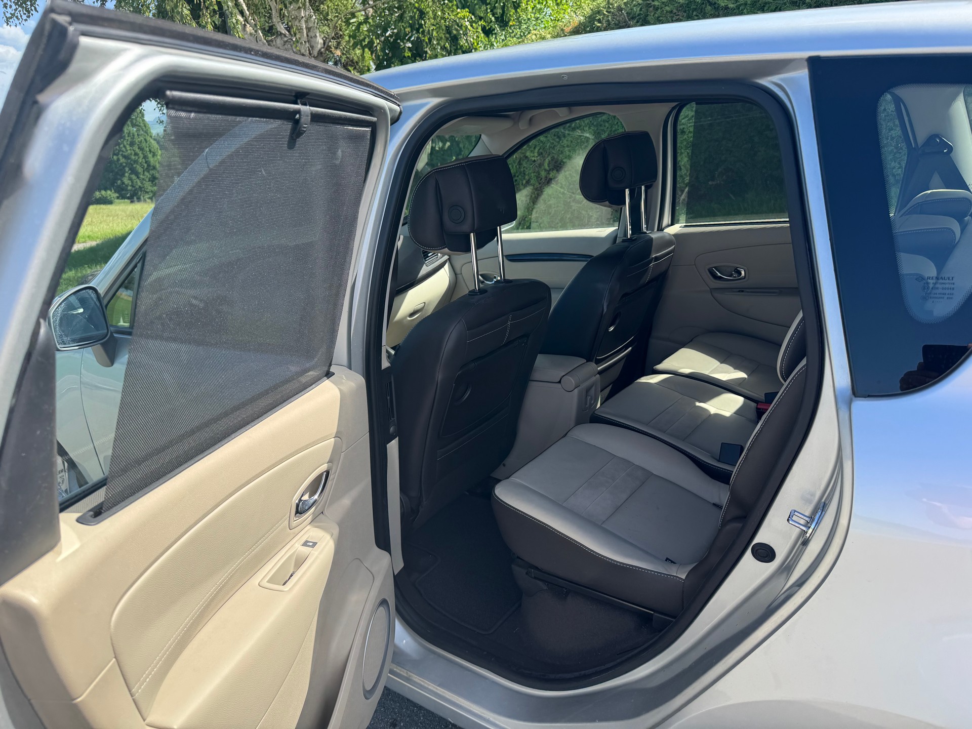 RENAULT Scénic 2.0 dCi Privilège Automatic-image-10