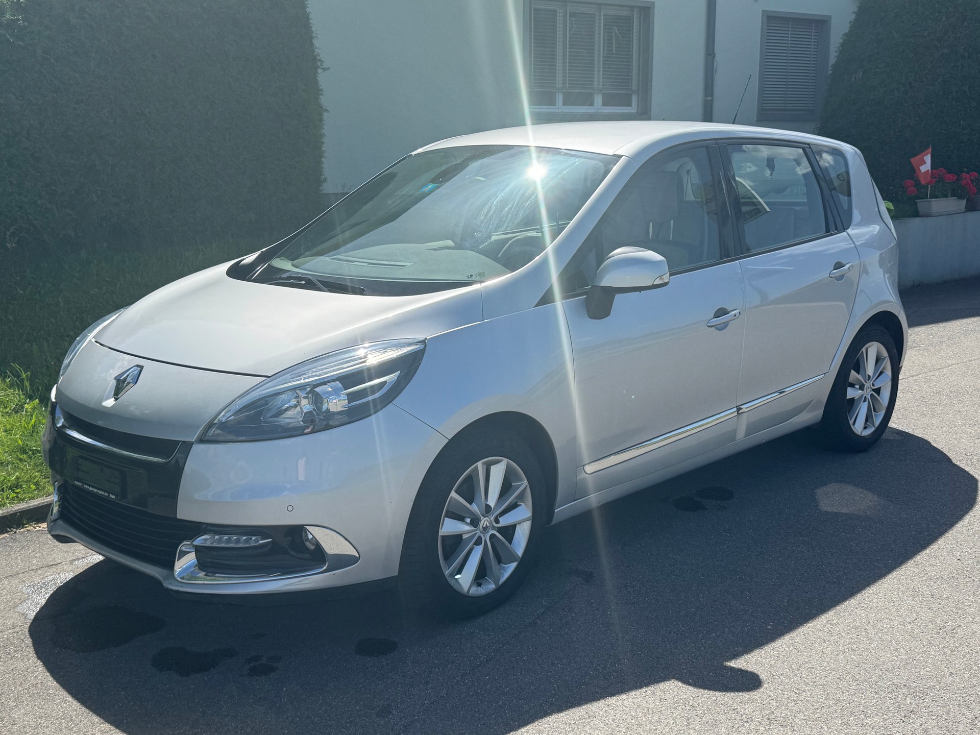 RENAULT Scénic 2.0 dCi Privilège Automatic-image-0