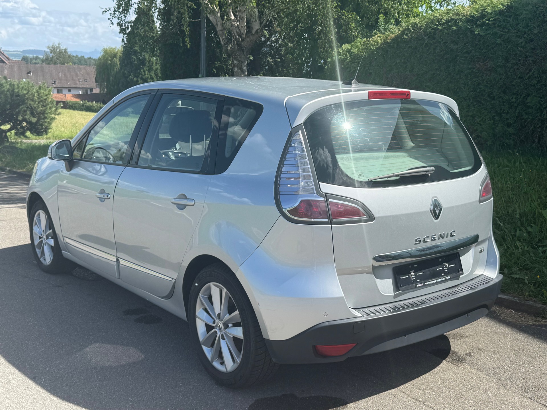 RENAULT Scénic 2.0 dCi Privilège Automatic-image-3