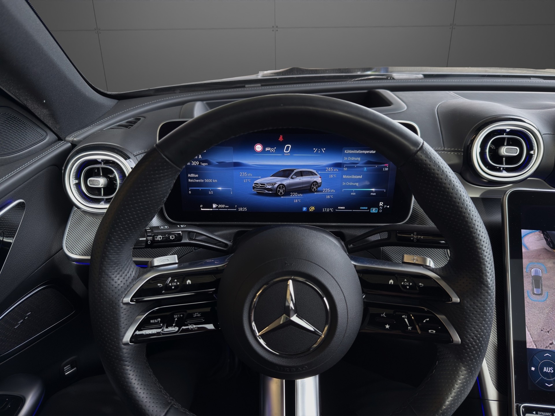 MERCEDES-BENZ C 220 d T 4Matic AMG Line-image-13