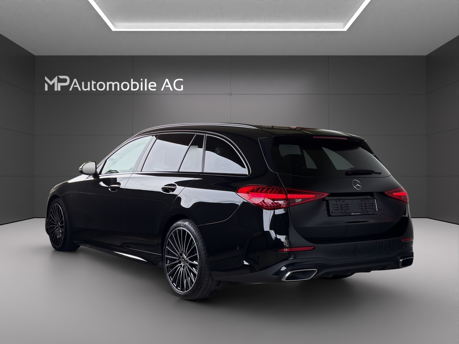 MERCEDES-BENZ C 220 d T 4Matic AMG Line-image-4