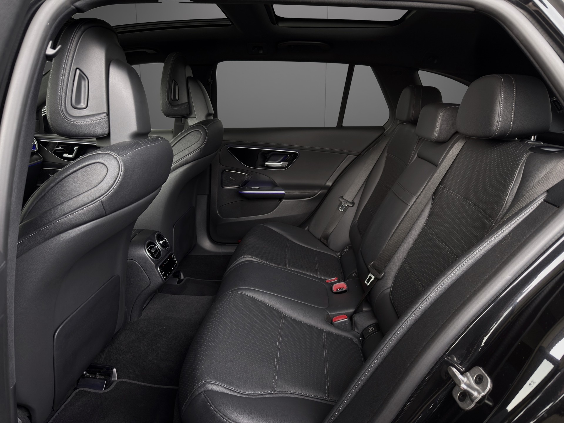 MERCEDES-BENZ C 220 d T 4Matic AMG Line-image-7