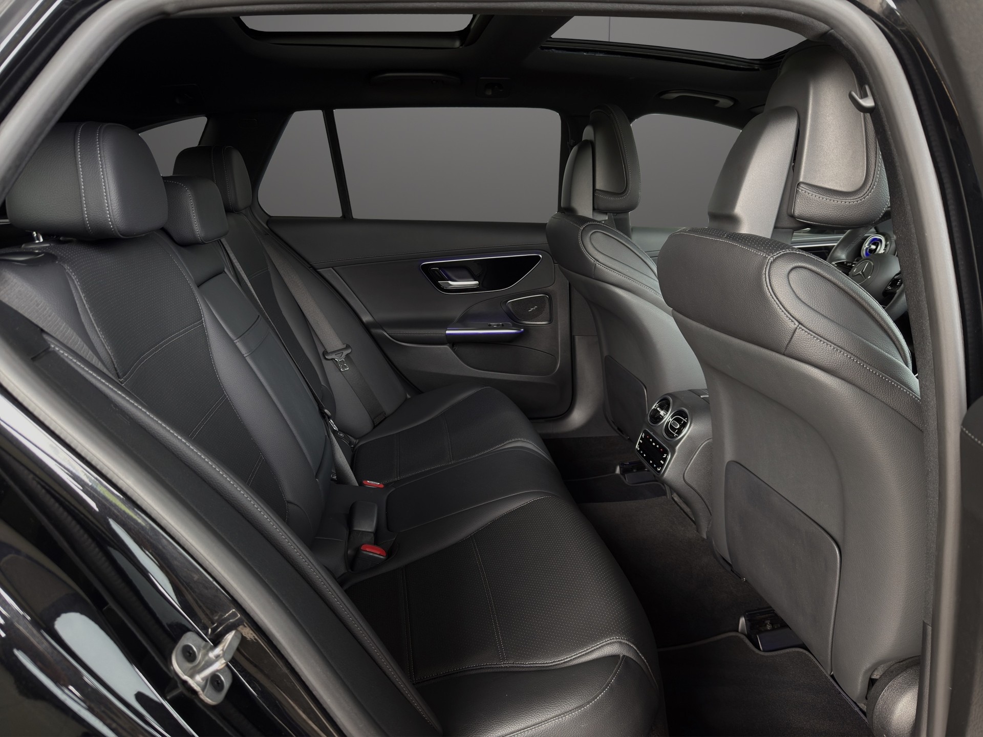 MERCEDES-BENZ C 220 d T 4Matic AMG Line-image-9
