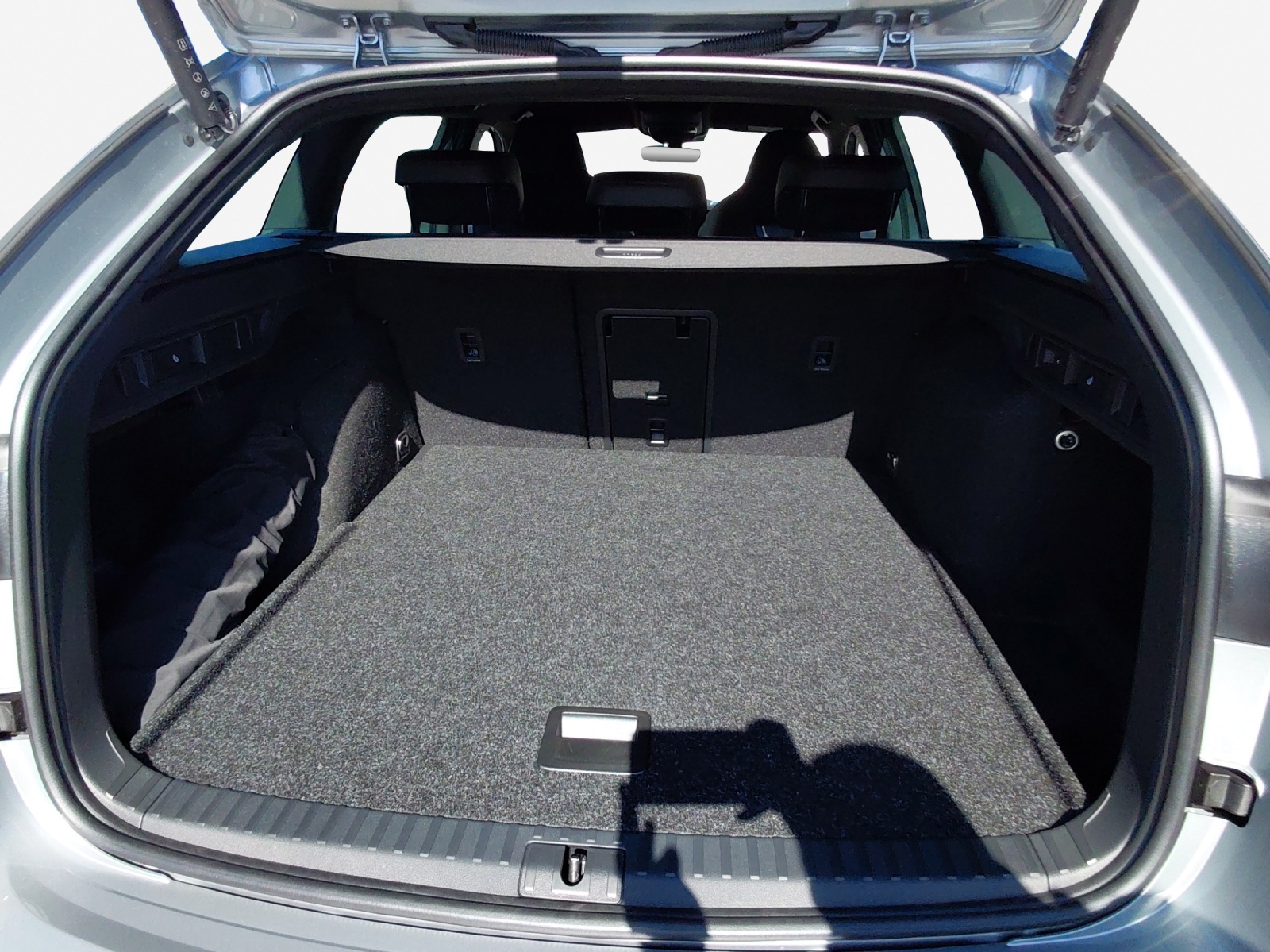 SKODA Octavia Combi 2.0 TSI DSG RS 30 Years Edition-image-12