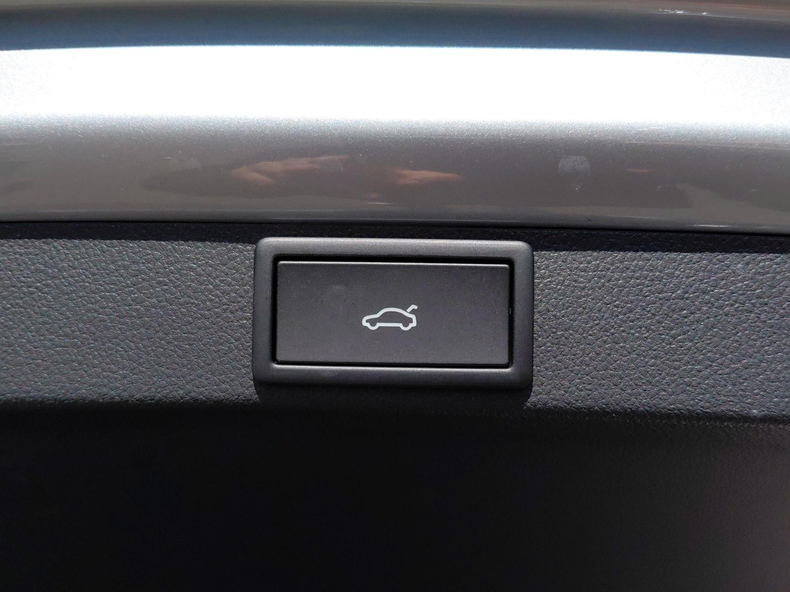 SKODA Octavia Combi 2.0 TSI DSG RS 30 Years Edition-image-13
