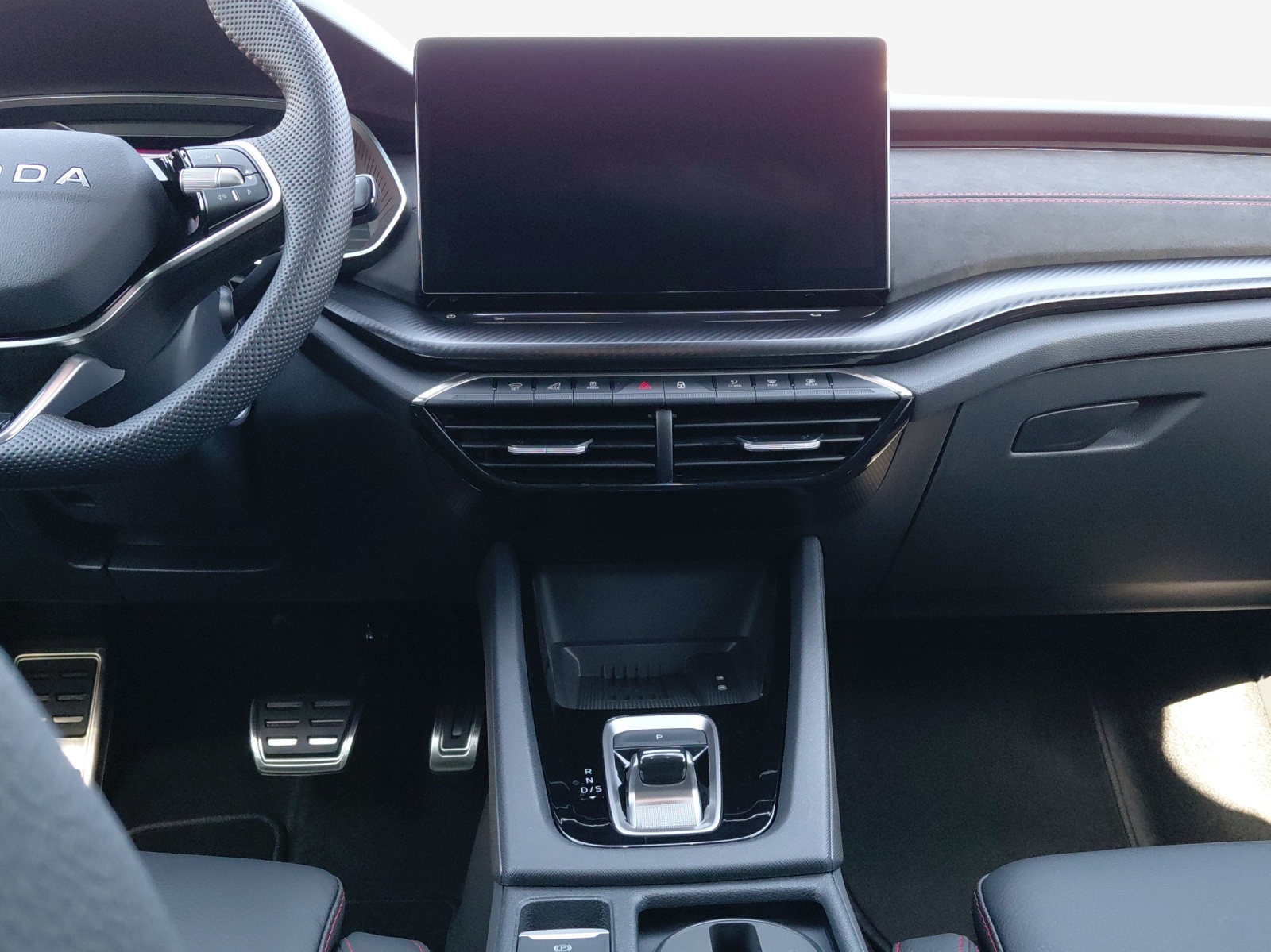SKODA Octavia Combi 2.0 TSI DSG RS 30 Years Edition-image-10
