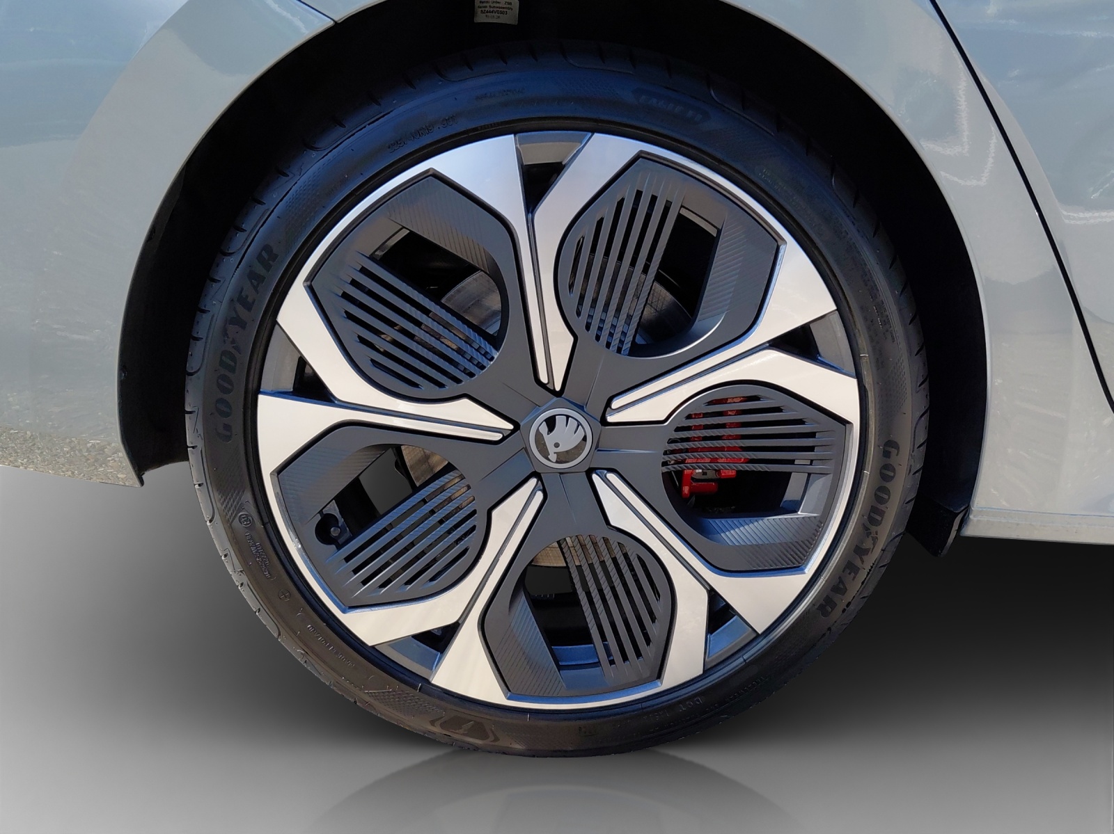 SKODA Octavia Combi 2.0 TSI DSG RS 30 Years Edition-image-14