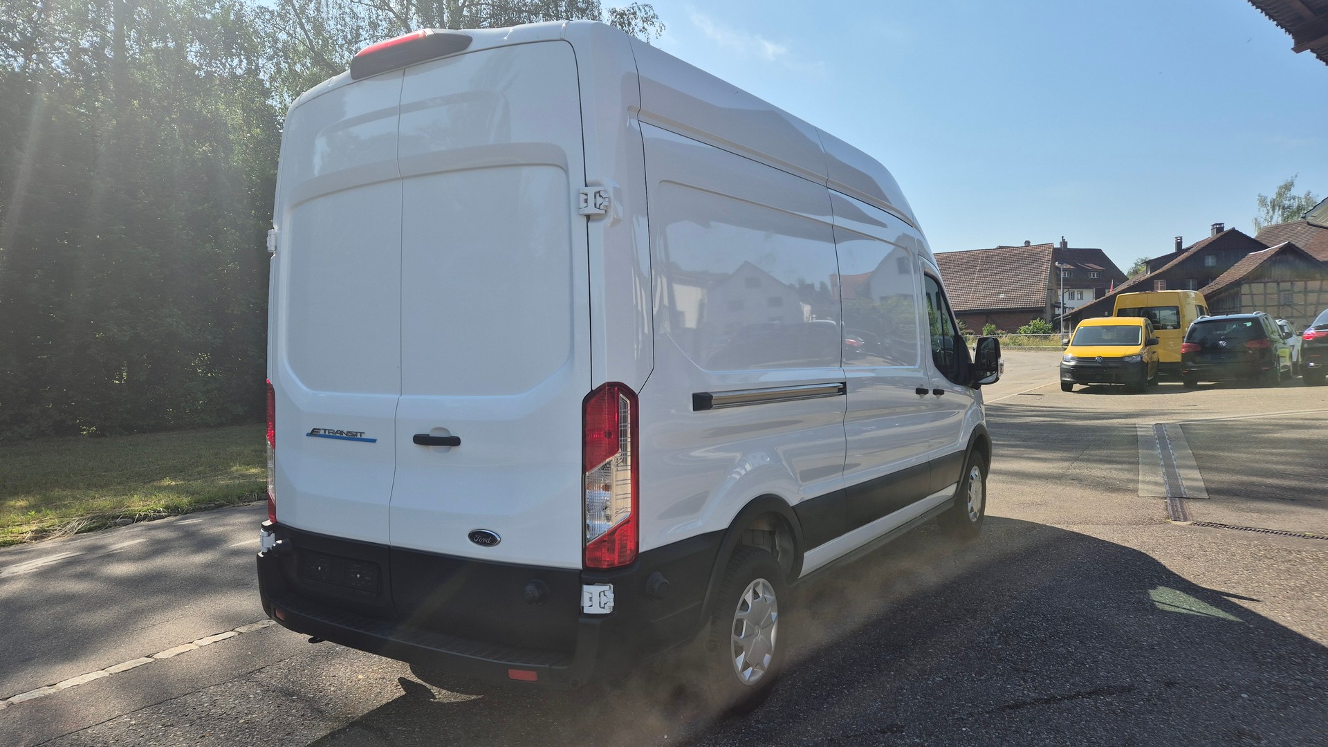FORD E-Transit Van 350 L3 Trend RWD 68kWh-image-3