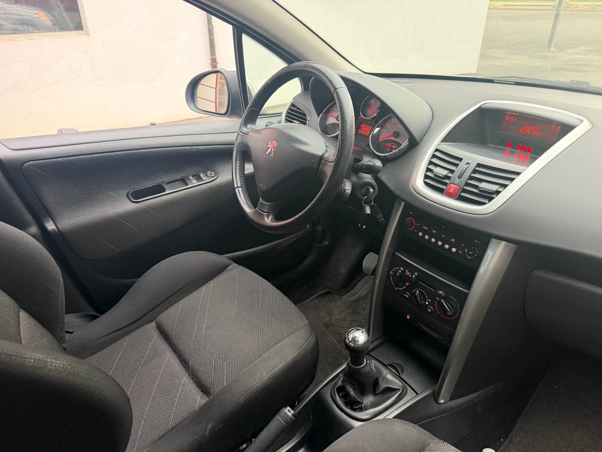 PEUGEOT 207-image-5