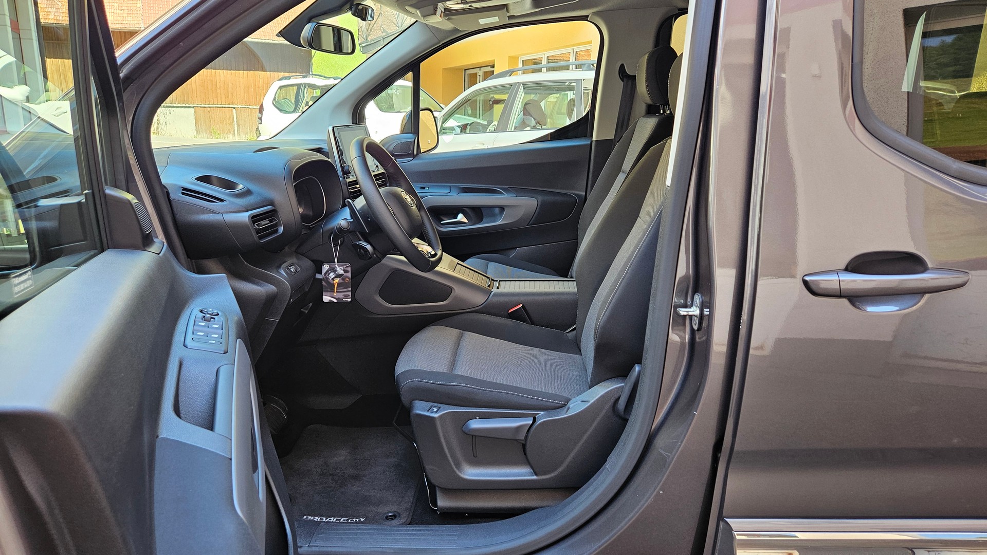 TOYOTA Proace City Verso 1.5 Trend Long Automatik-image-9