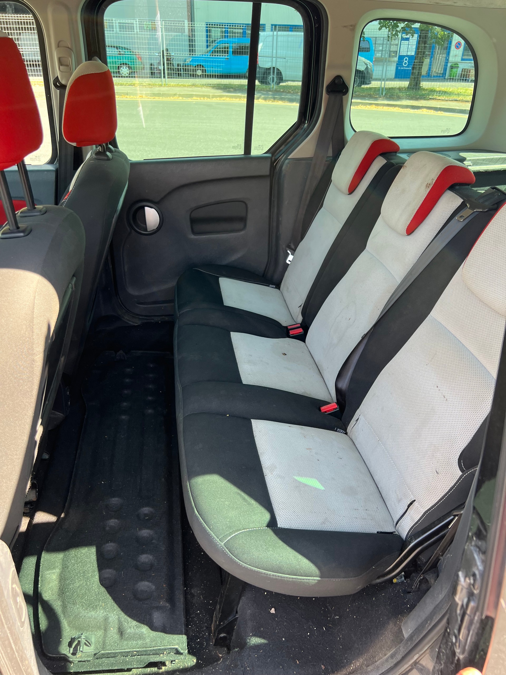 RENAULT Kangoo 1.5 dCi Dynamique-image-15