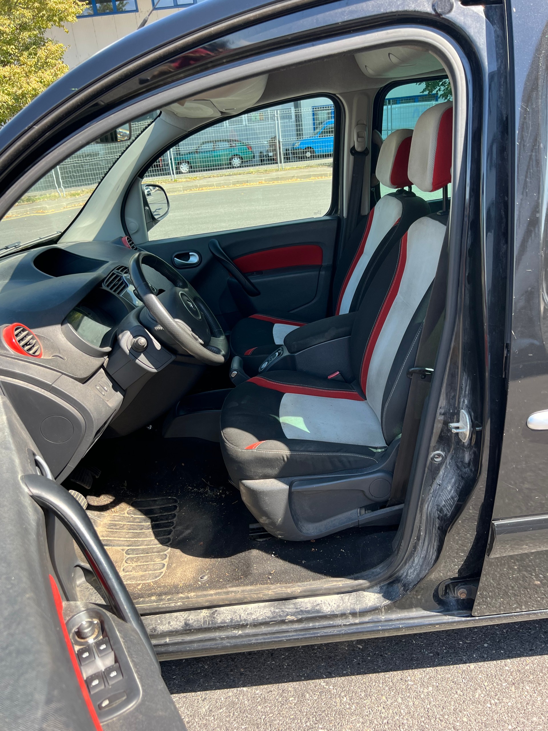 RENAULT Kangoo 1.5 dCi Dynamique-image-9