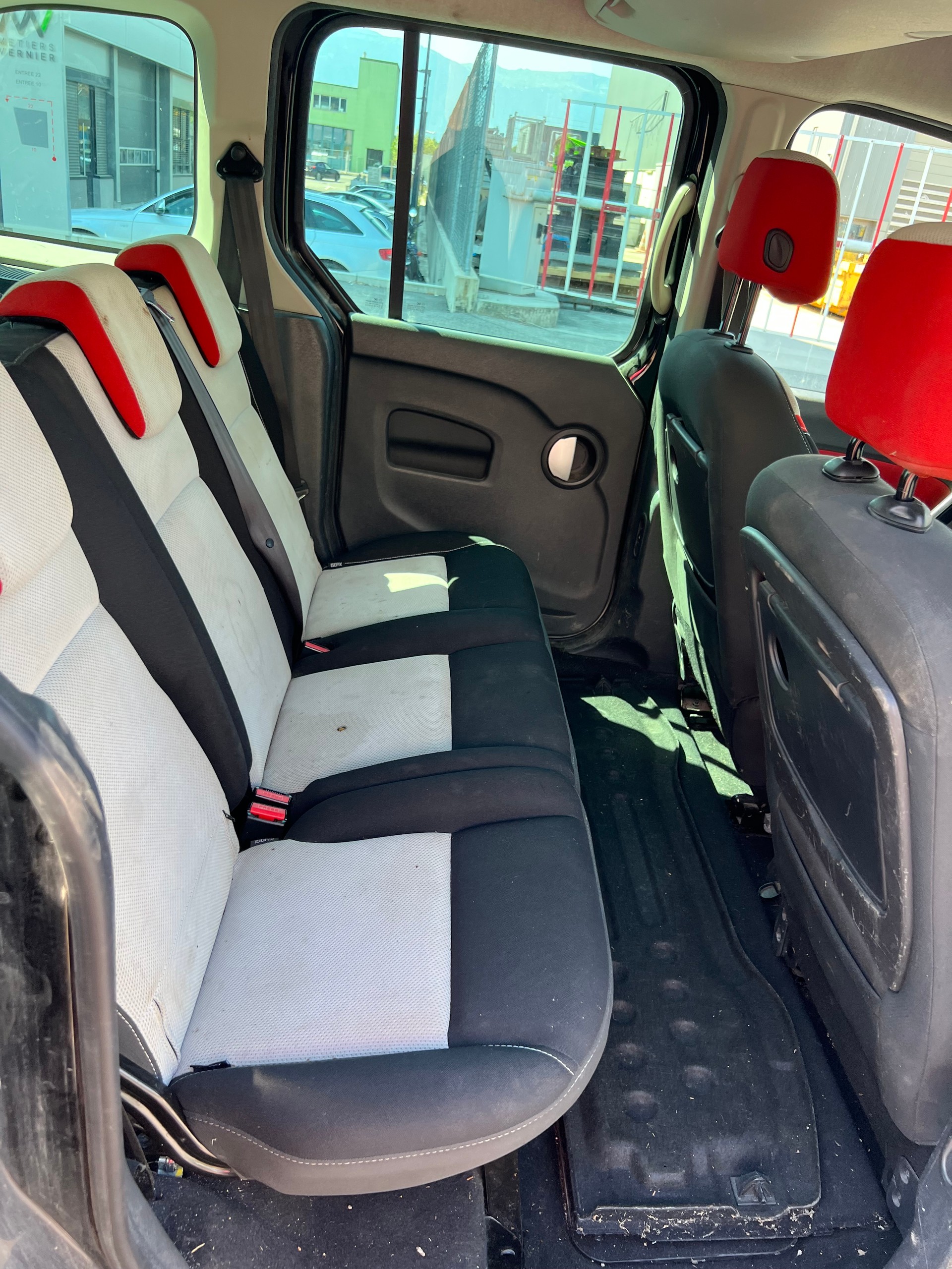 RENAULT Kangoo 1.5 dCi Dynamique-image-14